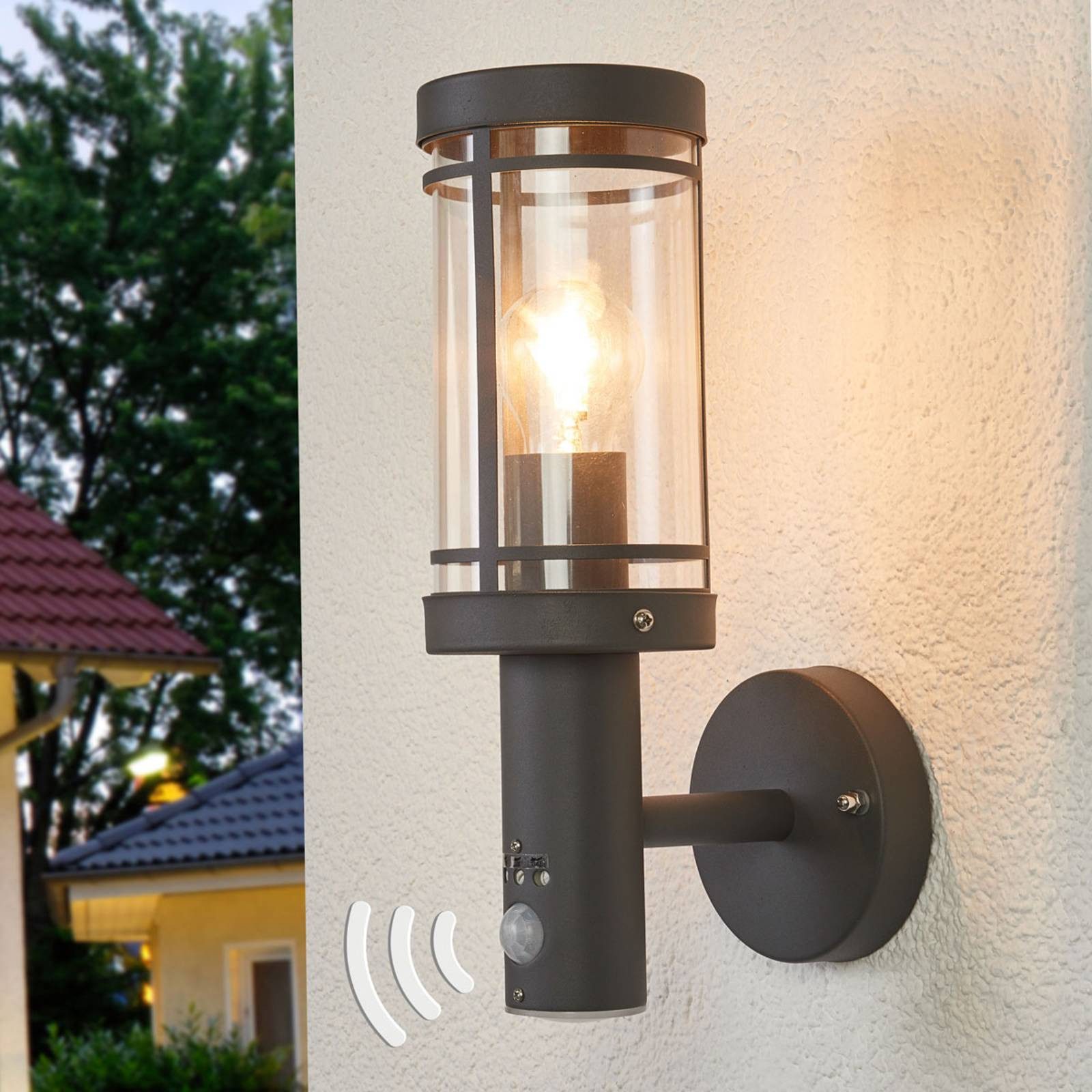 Lindby Außen-Wandleuchte Djori, Edelstahl Alu IP44mit Bewegungsmelder, 1 x 15 W LED