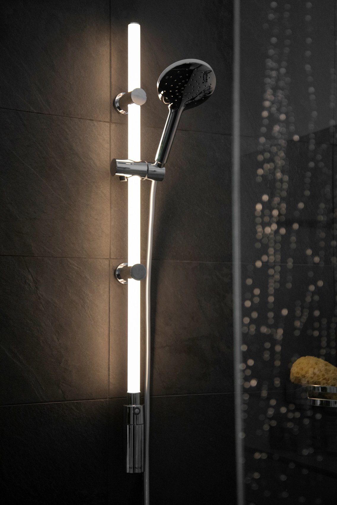 WENKO Stangenbrause-Set Duschstange mit LED-Beleuchtung, 3 tlg., mit  Duschkopf und Duschschlauch, inkl. wiederaufladbarer Einheit
