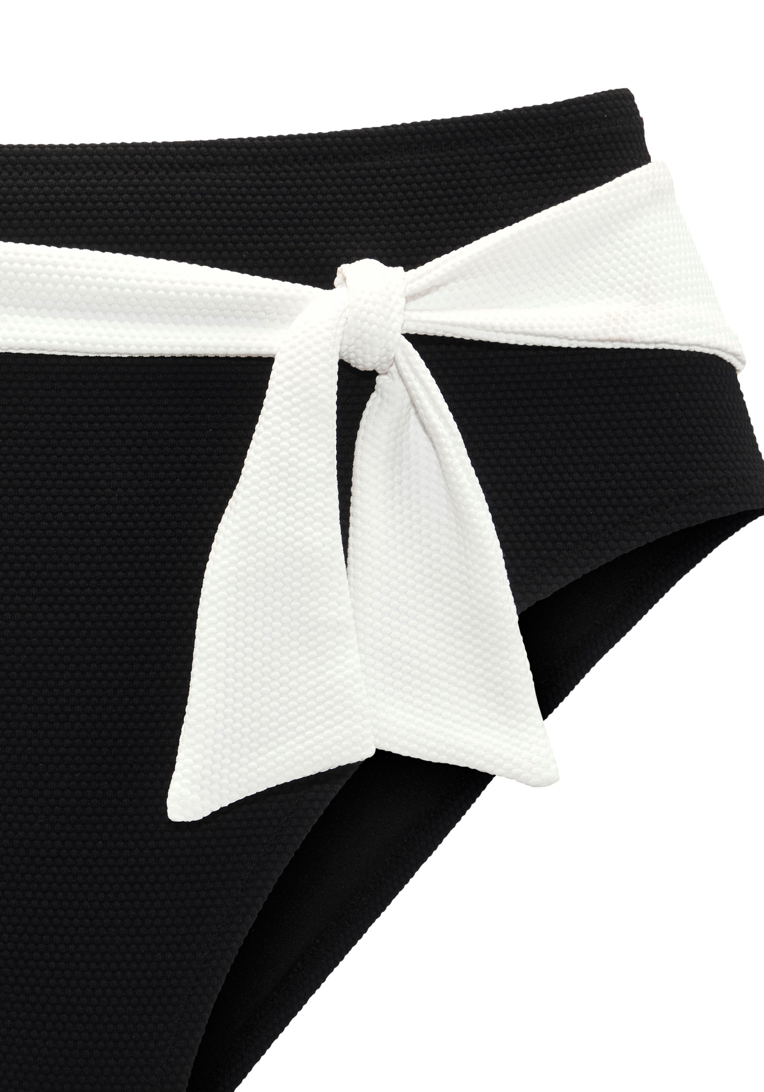 LASCANA Highwaist-Bikini-Hose Chic aus eleganter Strukturware