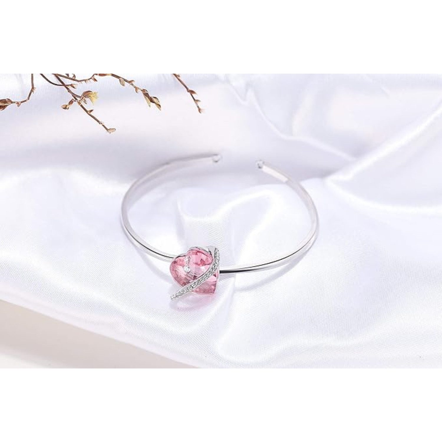 Lisandra Scott Armreif verstellbar mit funkelnden Herz Stein Kristallen - Armband für Damen, Funkelnder Herz-Armreif – verstellbar, edel & ideal als Geschenk