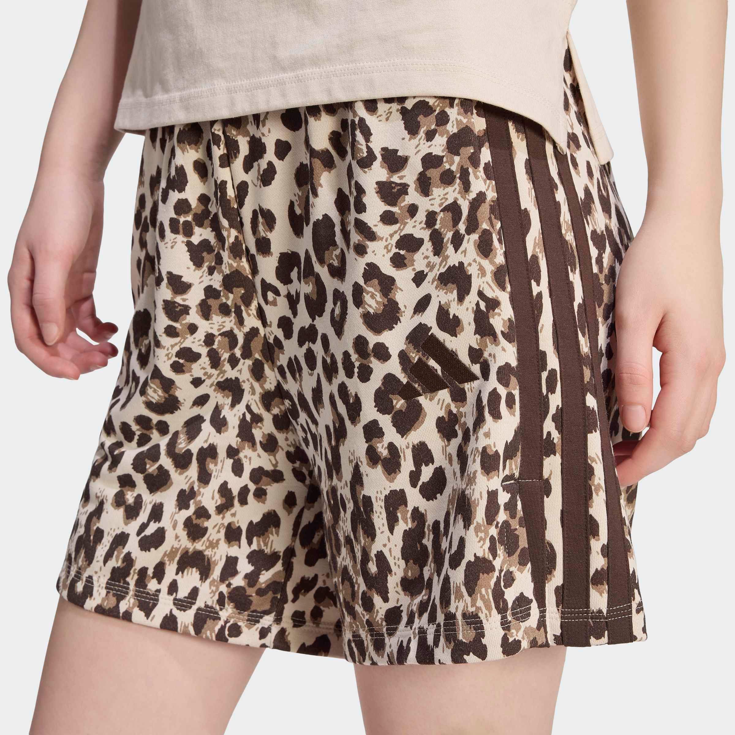adidas Sportswear Shorts W AOP SHO für Erwachsene, mit Gummizug, aus Baumwolle, eng geschnitten