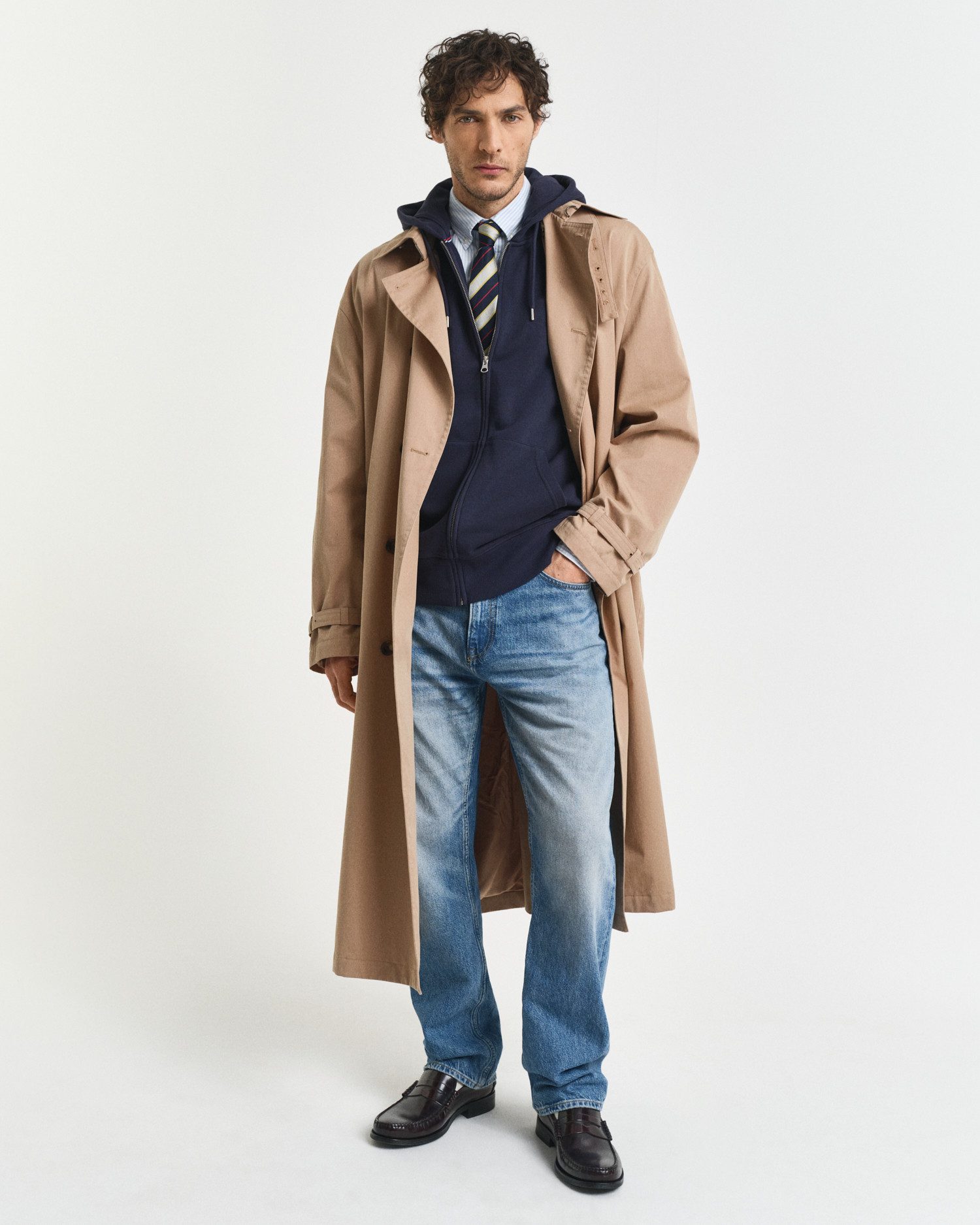 Gant Kapuzensweatjacke REG SHIELD FULL ZIP HOODIE mit Logostickerei auf der Brust
