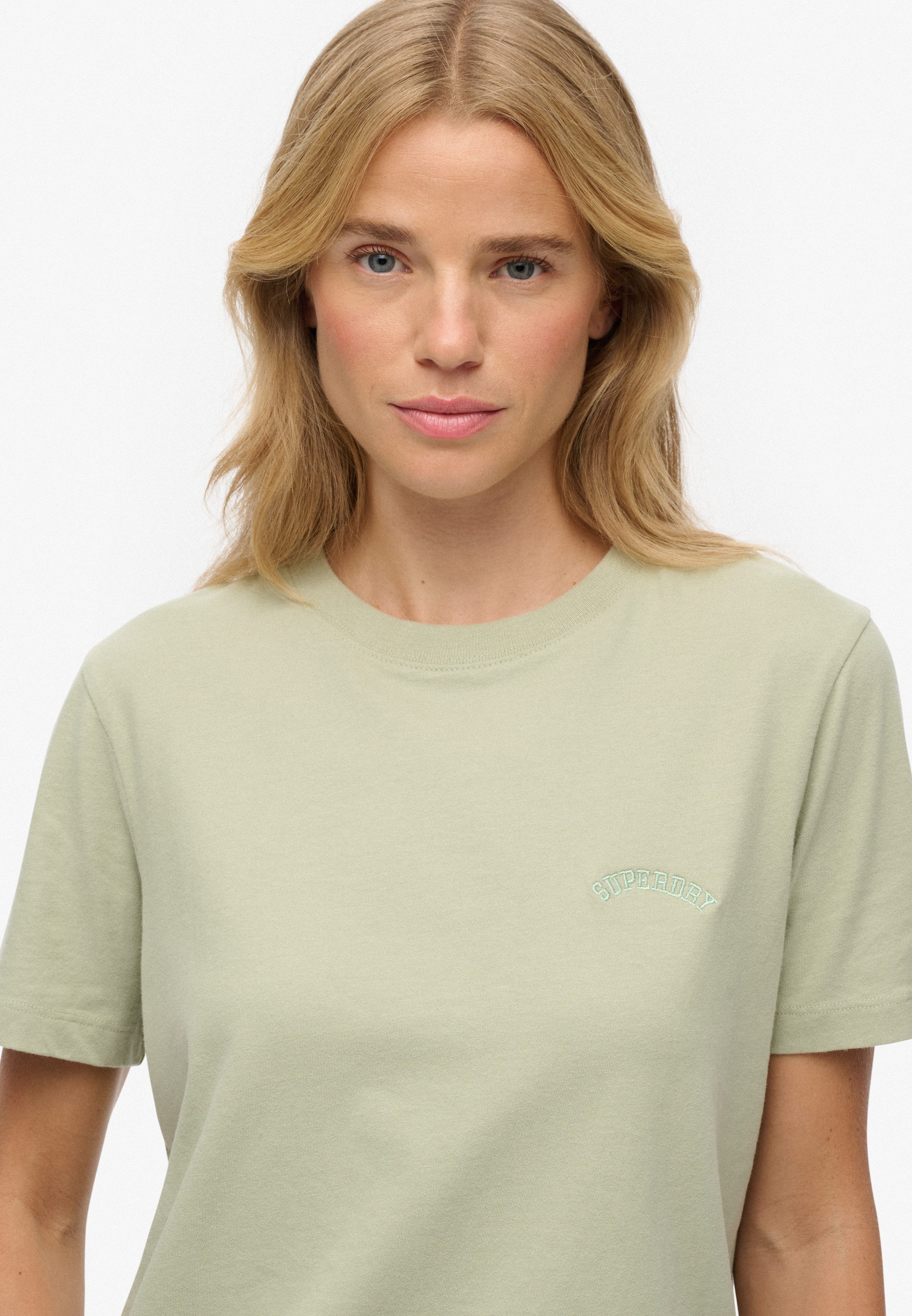 Superdry T-Shirt Essential Logo Emb Tee aus Baumwolle, normale Passform, Rundhalsausschnitt, Kurzarm