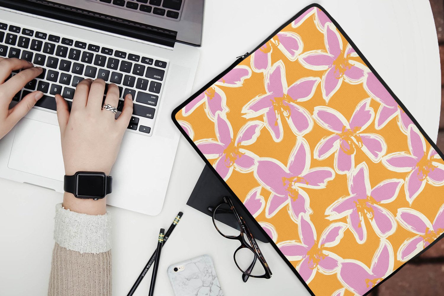 MuchoWow Laptop-Hülle Blumen - Muster - Rosa - Orange 14 Zoll, Schutzhülle für Laptop, Schutz gegen Kratzern, Laptoptasche