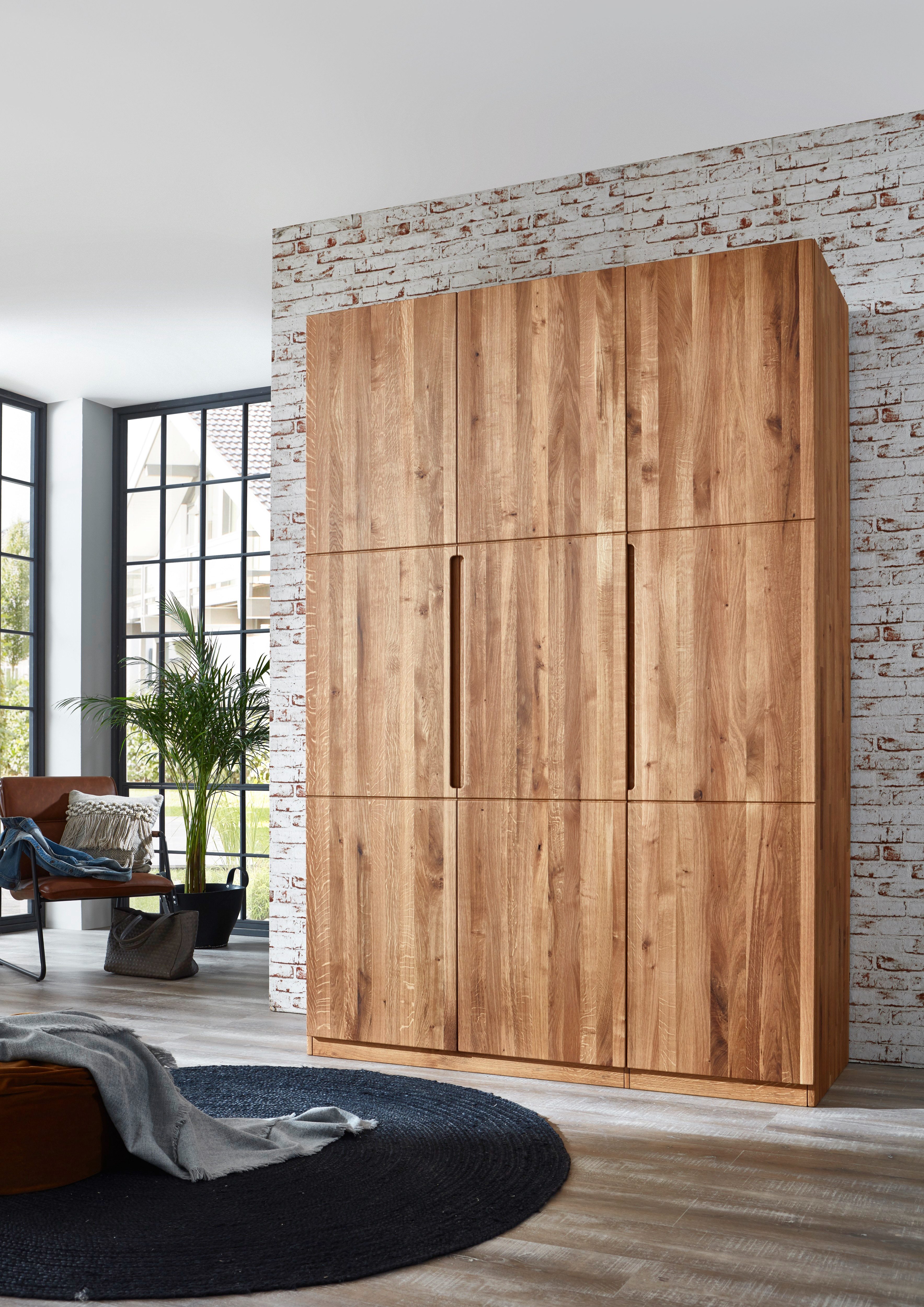 Home affaire Kleiderschrank Azelie, aus Wildeiche Massivholz-Kleiderschrank, im 50 cm Raster planbar