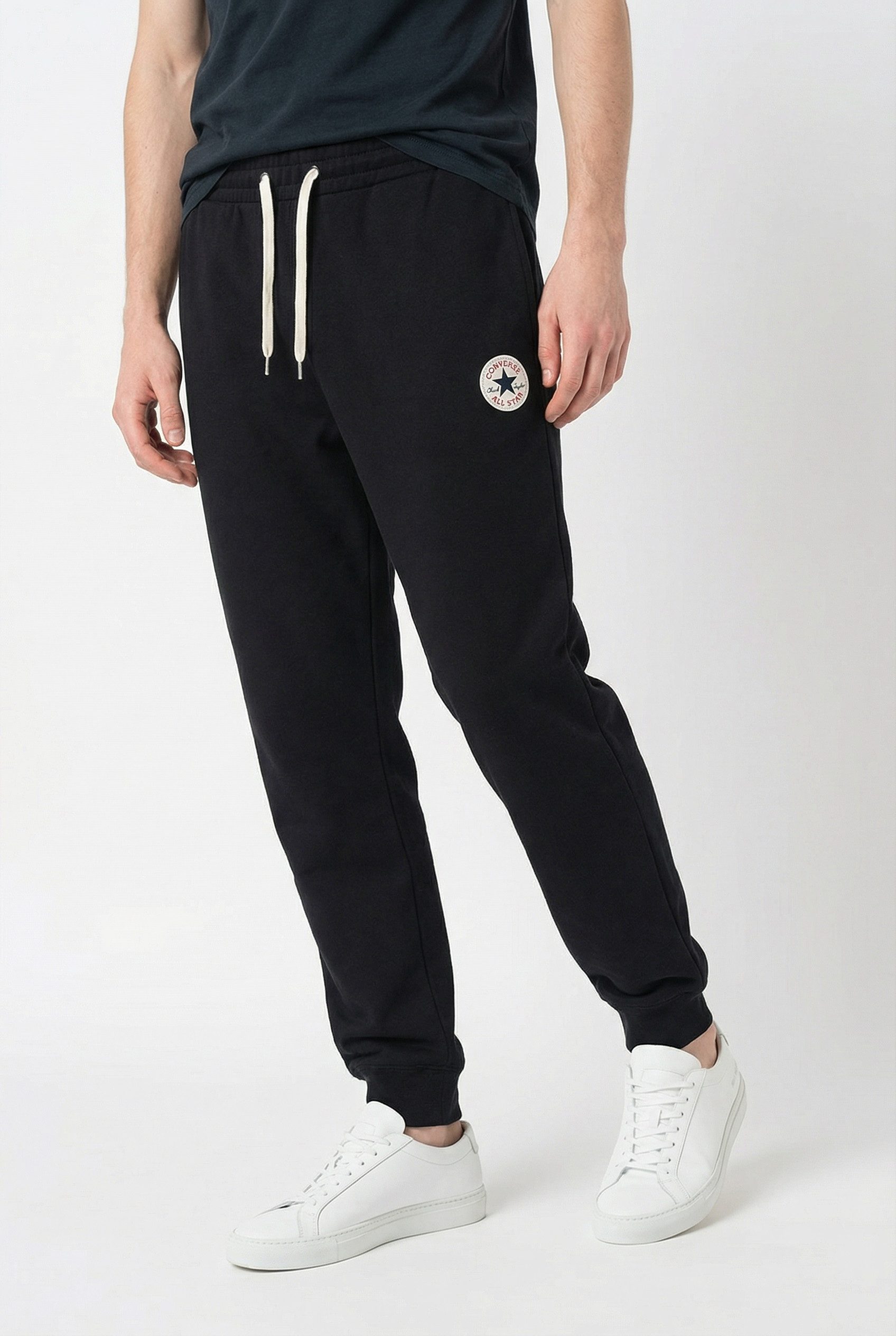 Converse Jogginghose CHUCK PATCH JOGGER bequeme Passform, aus Baumwolle und Polyester, pflegeleicht