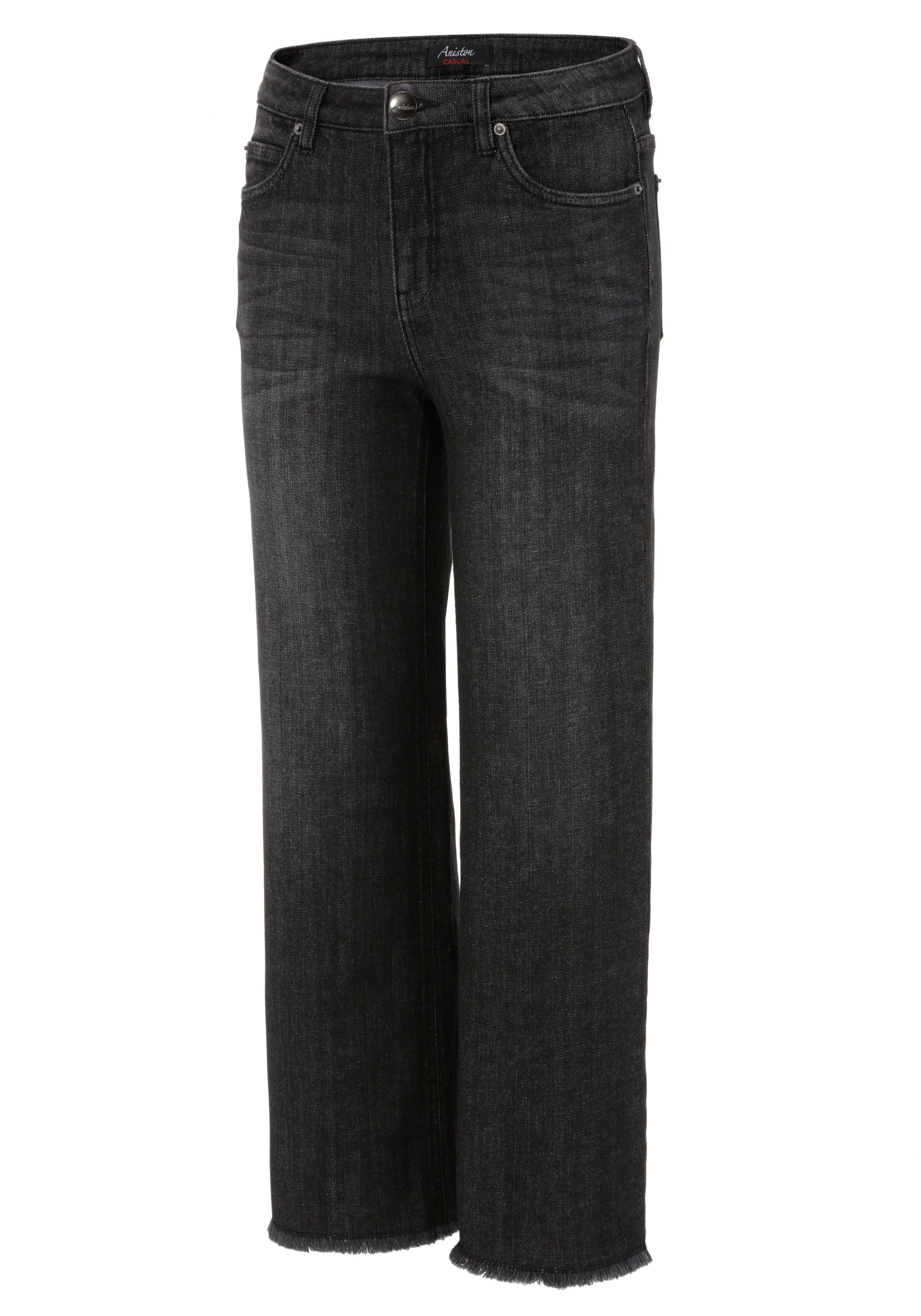Aniston CASUAL 7/8-Jeans leicht black mit ausgefranstem Beinabschluss