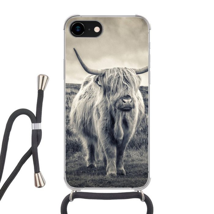 MuchoWow Handyhülle Schottischer Hochländer - Tiere - Wolken - Kuh - Natur Handyhülle Telefonhülle Apple iPhone 8