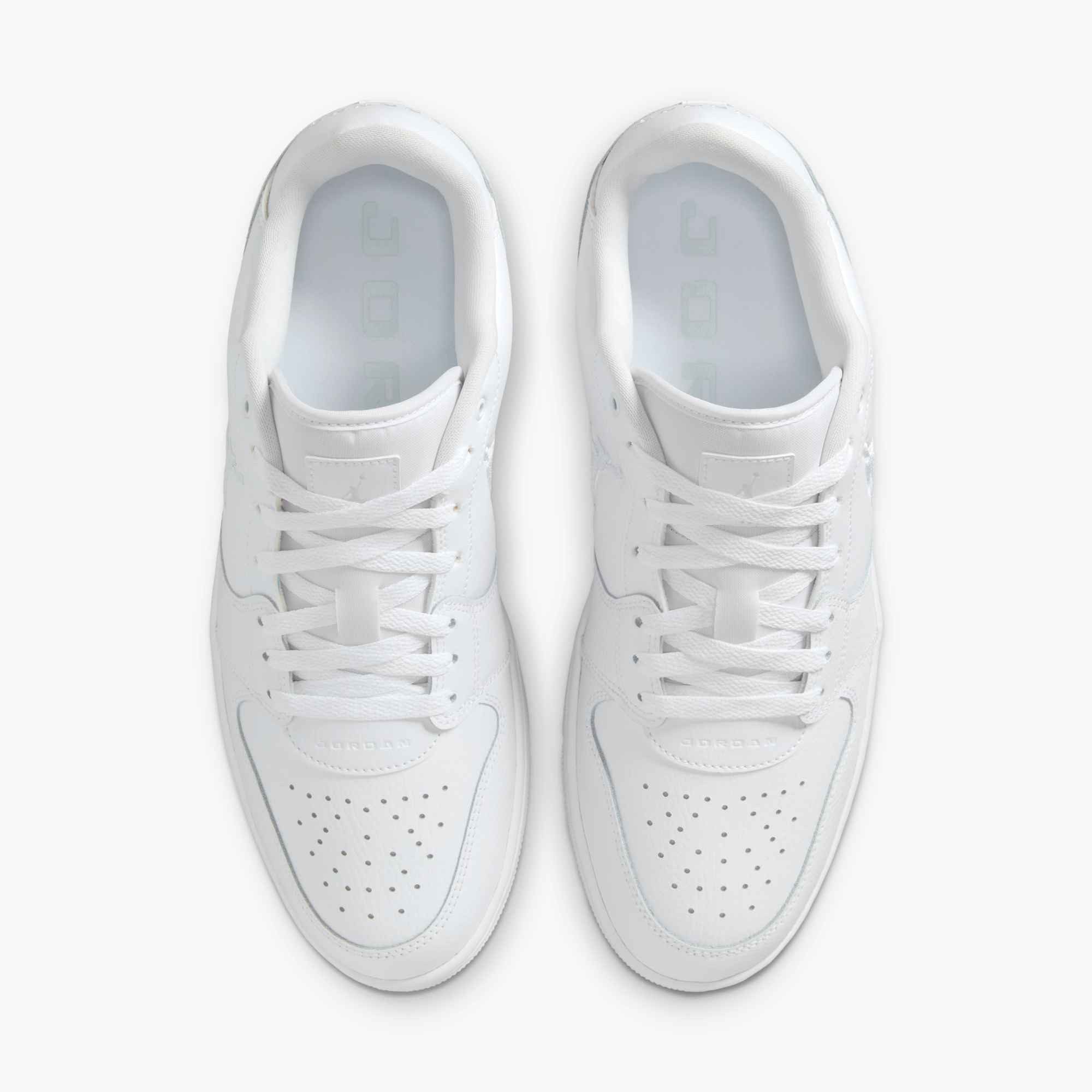 Jordan Jordan Court Connect Low Sneaker inspiriert vom Look des Air Jordan 1