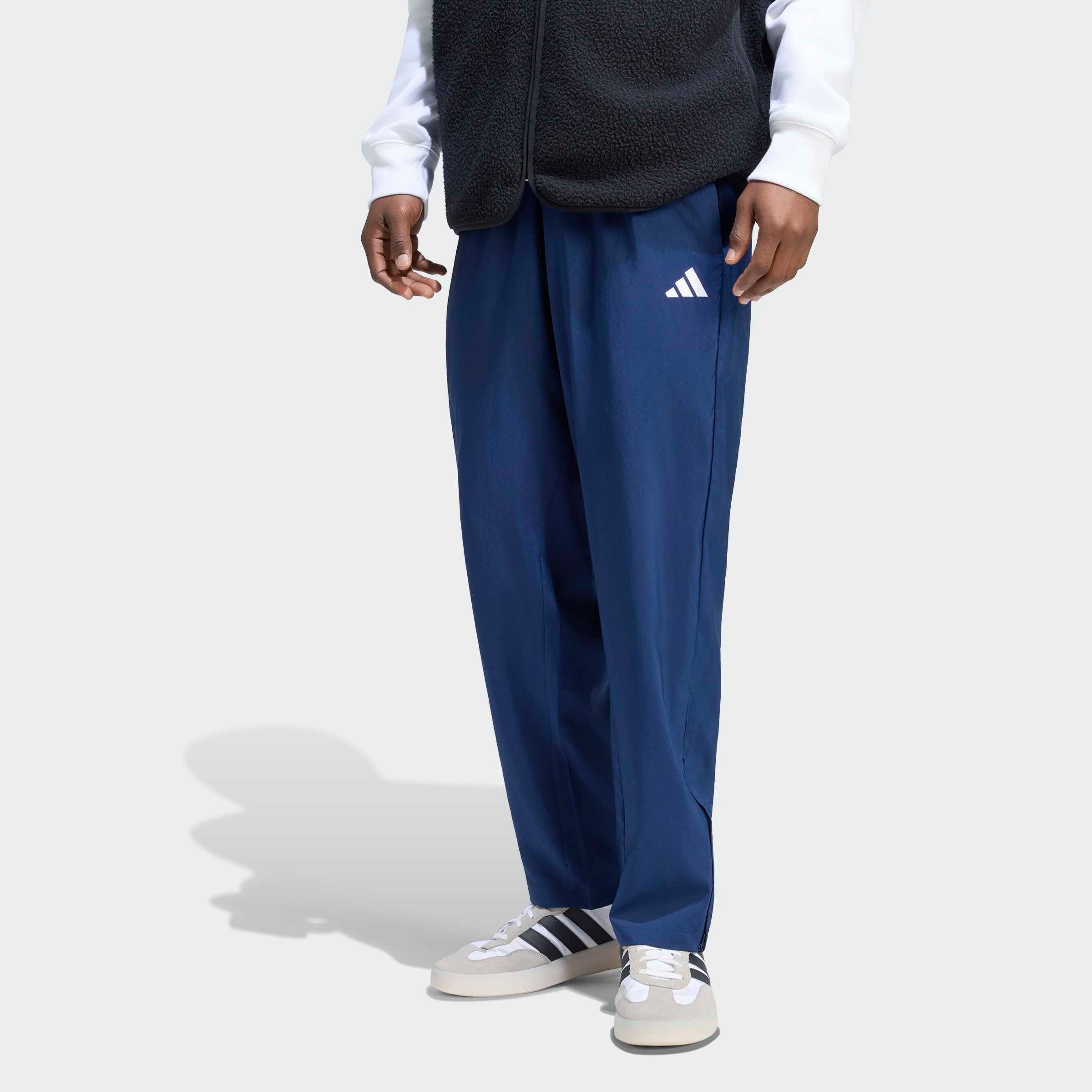 adidas Sportswear Sporthose ESSENTIALS, KLEINES STANFORD LOGO, GEWEBT, KONISCH ZULAUFEND, OFFENER