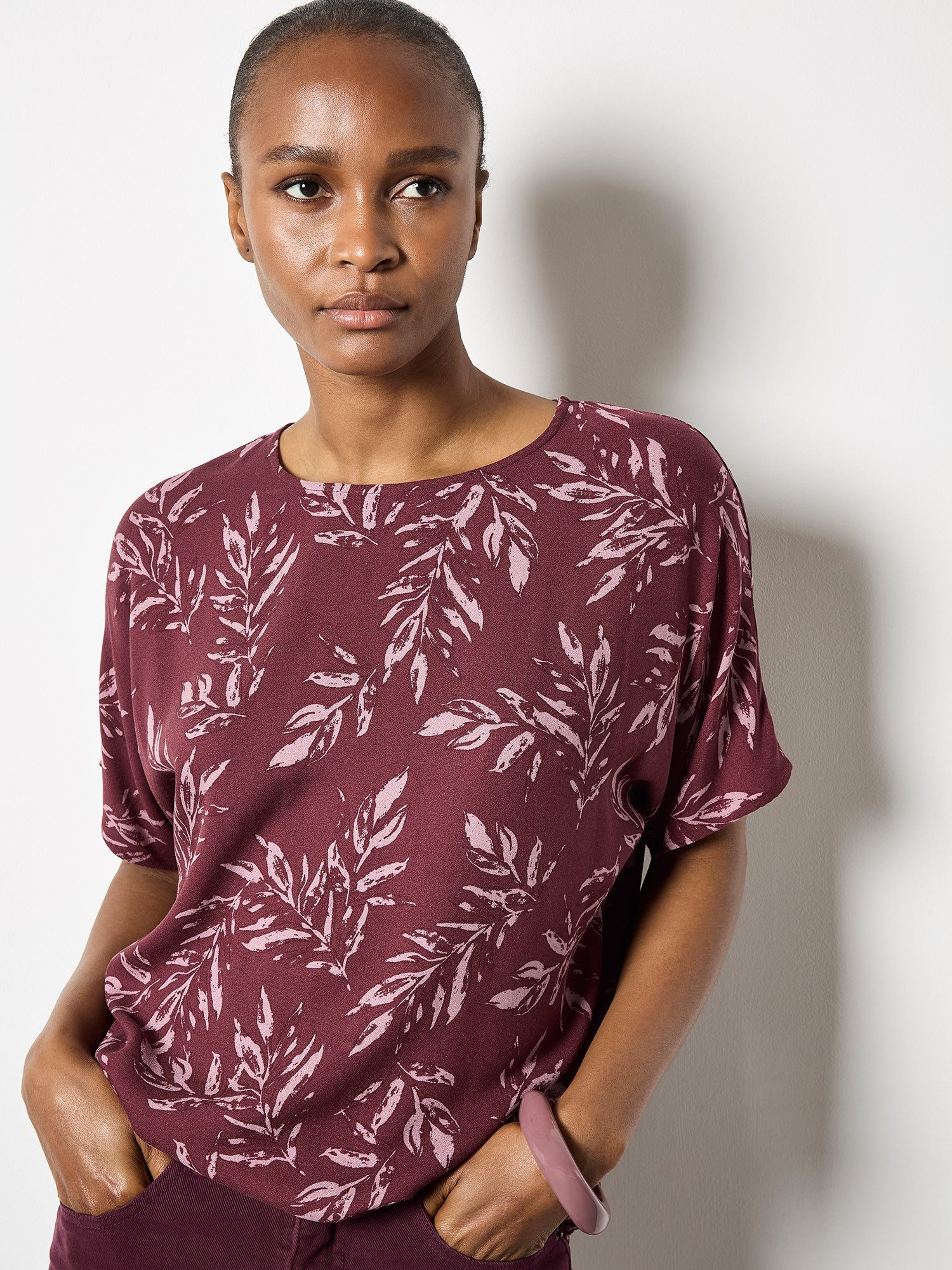 Apricot T-Shirt Druckshirt mit Blätterdruck günstig online kaufen