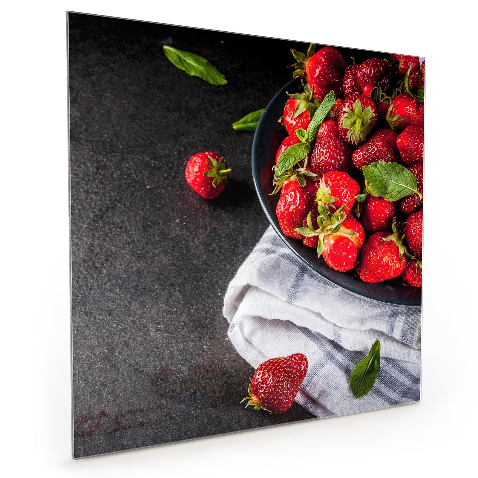 Primedeco Küchenrückwand Küchenrückwand Spritzschutz reife Glas Motiv Frische mit Erdbeeren