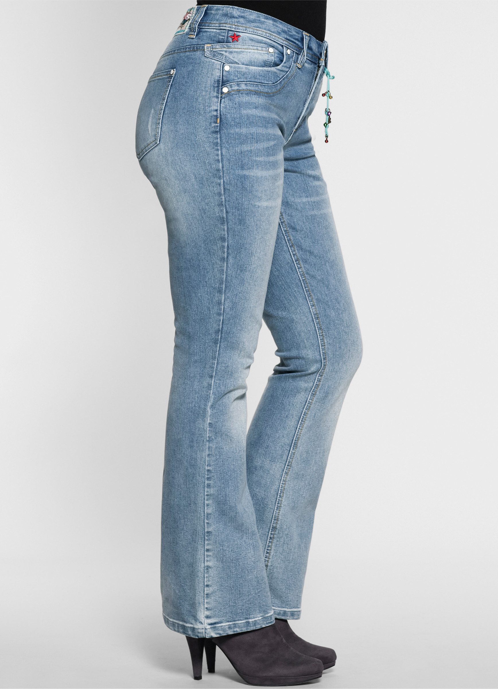 sheego by Joe Browns Bequeme Jeans Bootcut-Jeans mit Pailletten am Bund – Bild 5 von 5