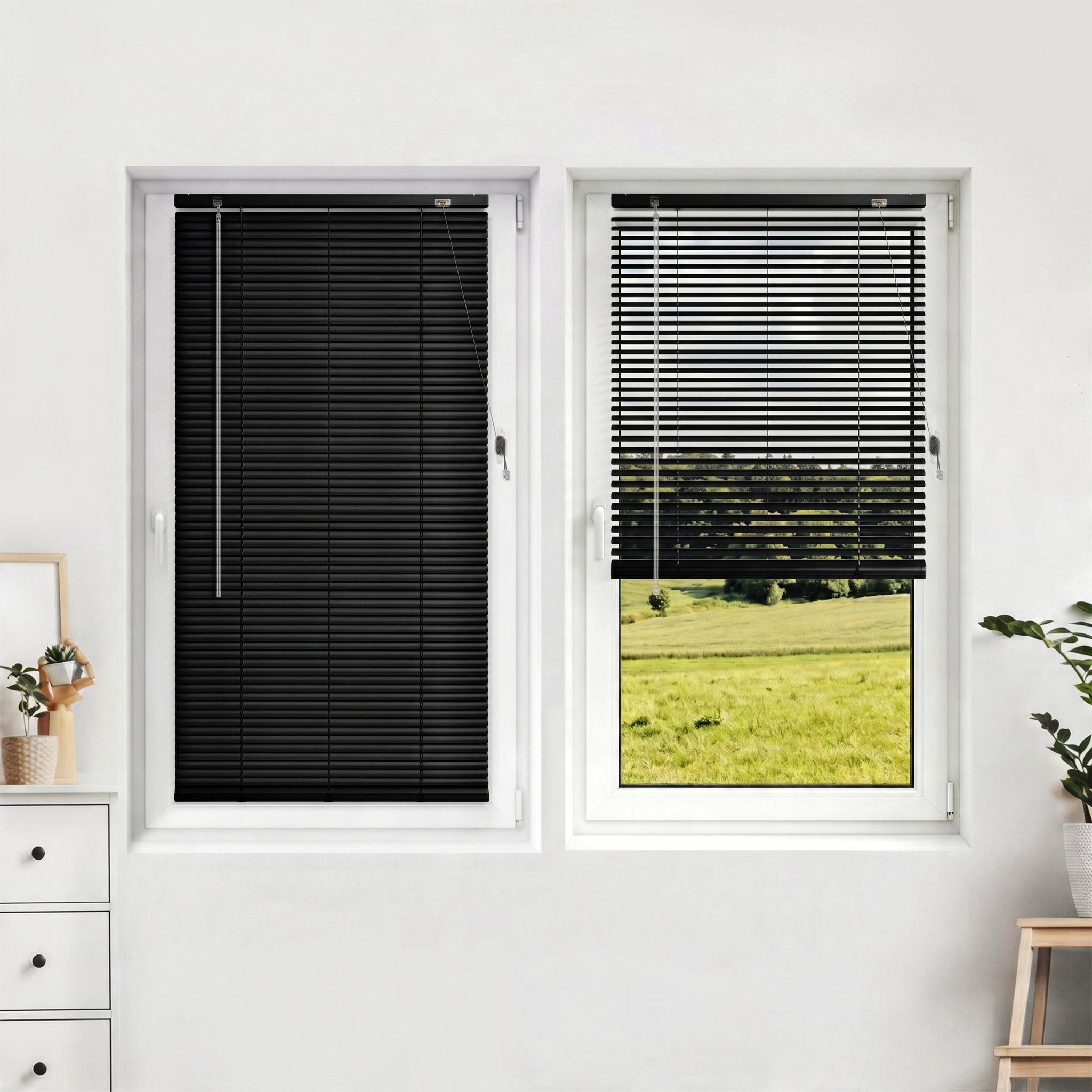 Victoria M. Jalousie Aluminium Jalousie, 40 x 130 cm, schwarz glänzend, mit Bohrenohne Bohren, freihängend, Sicht- Licht- und Blendschutz, inkl. Klemmclips