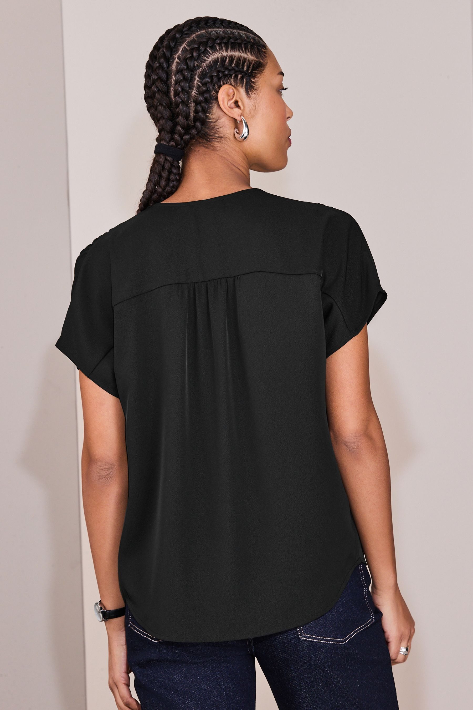 Next Kurzarmbluse Kurzärmelige Bluse mit V-Ausschnitt (1-tlg) günstig online kaufen