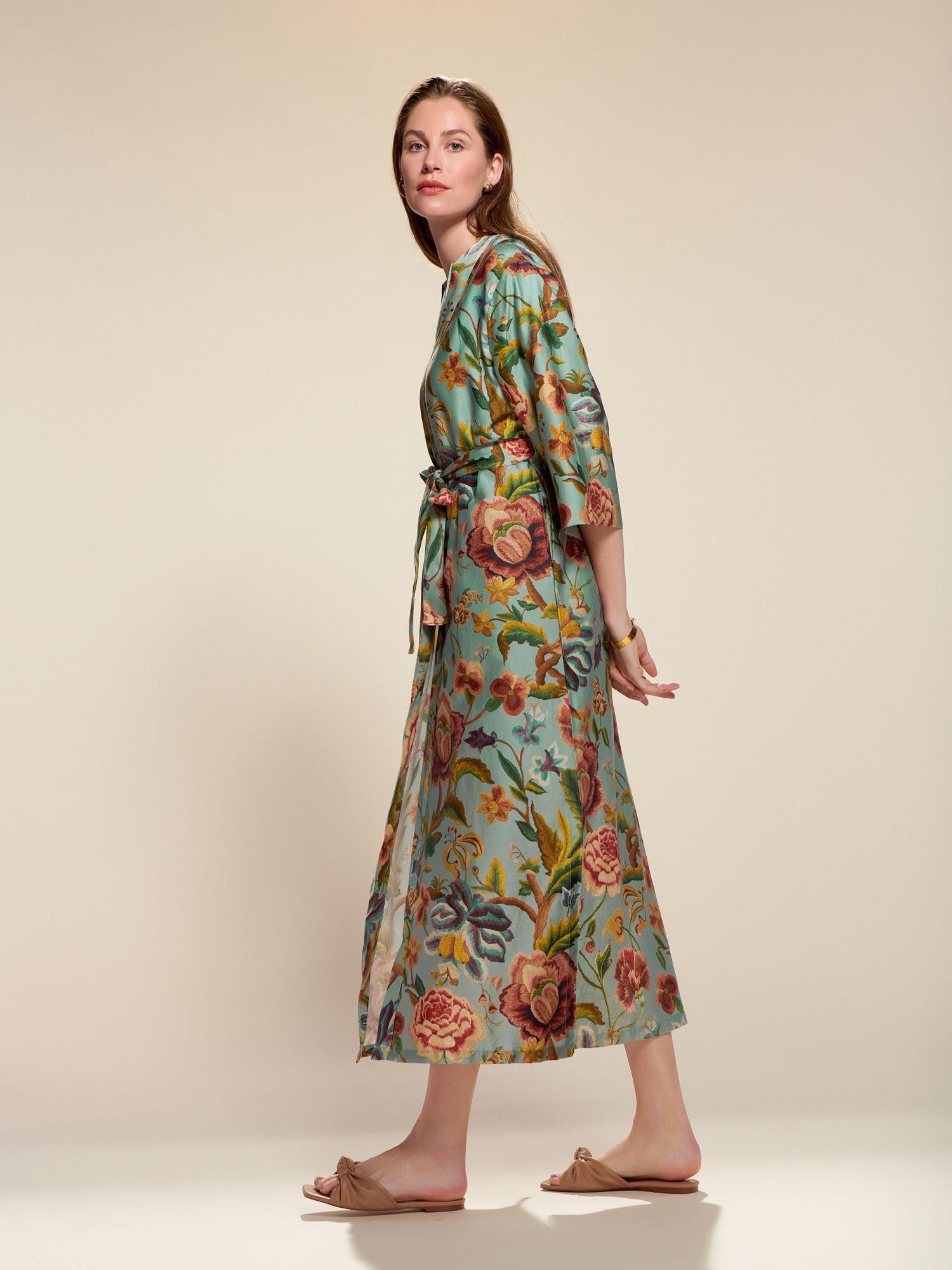 Essenza Kimono Juliet Roselina, Langform, Bio-Baumwollsatin (GOTS), Kimono-Kragen, Gürtel, aus Bio-Baumwollsatin mit romantischem Blumenprint