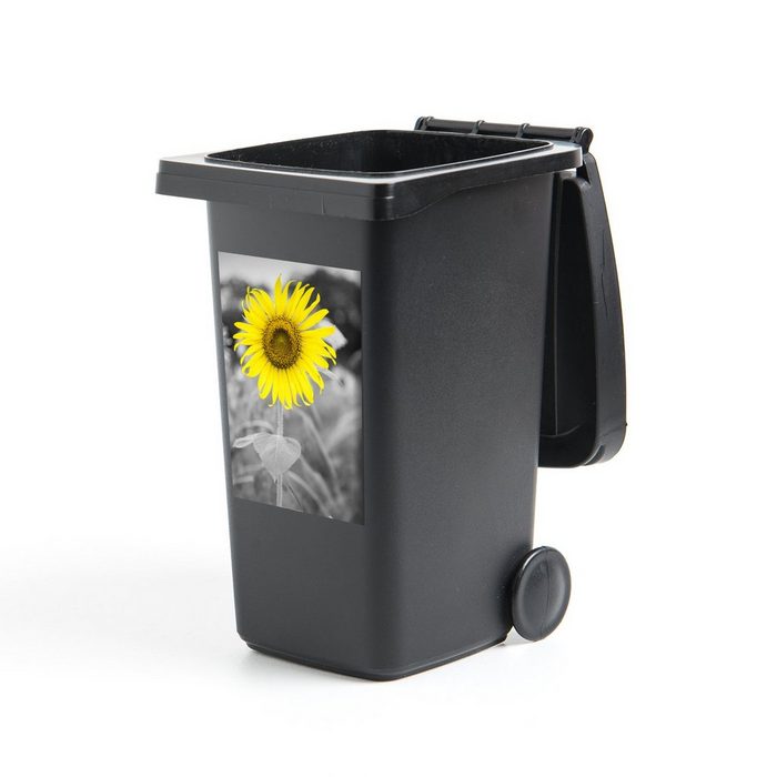 MuchoWow Wandsticker Blumen - Sonnenblume - Gelb - Schwarz - Weiß (1 St) Mülleimer-aufkleber Mülltonne Sticker Container Abfalbehälter