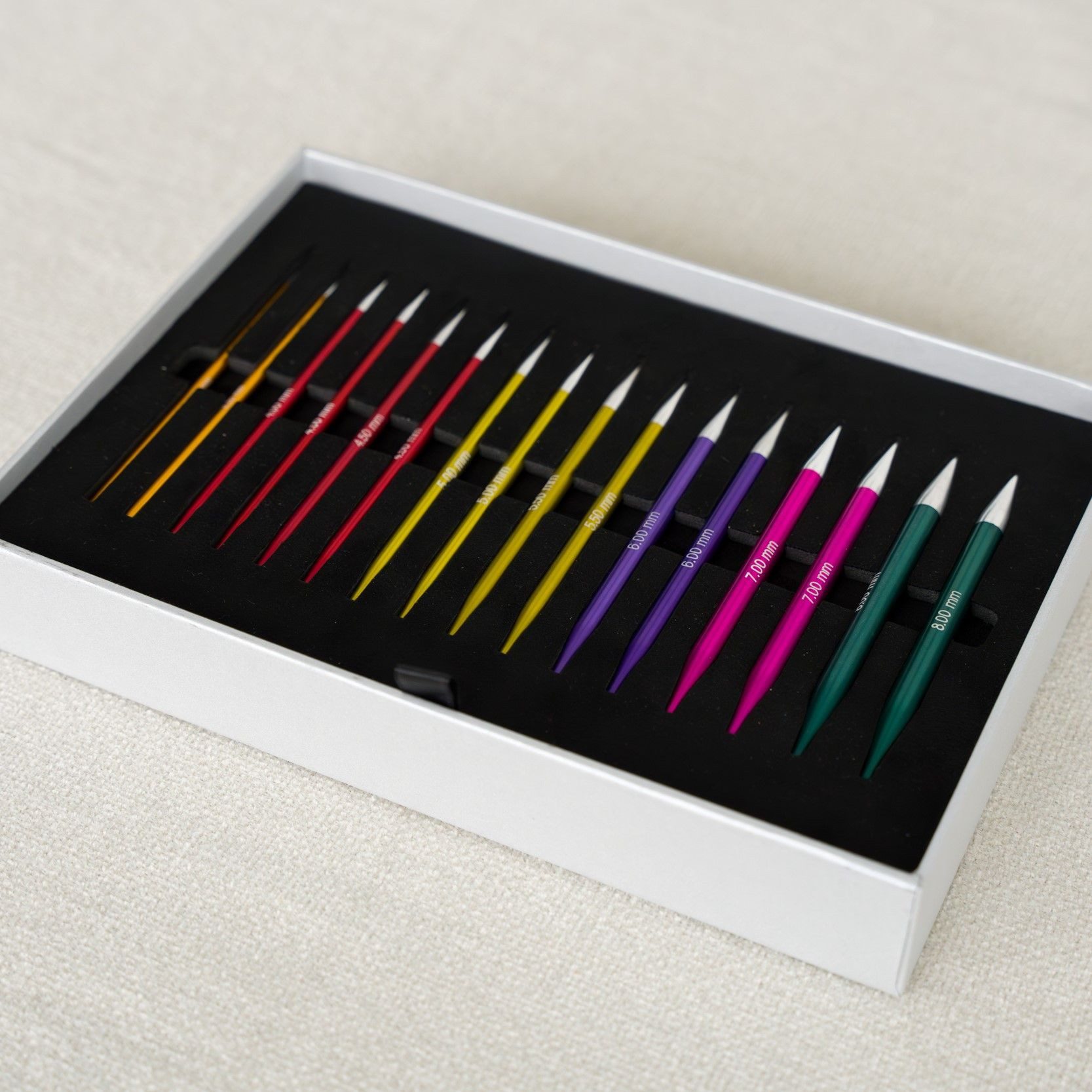 LANA GROSSA Rundstricknadeln Rundstricknadel Set Aluminium Rainbow, Stricknadelset mit acht Nadelspitzenpaaren aus Aluminium 3,5 - 8,0 mm