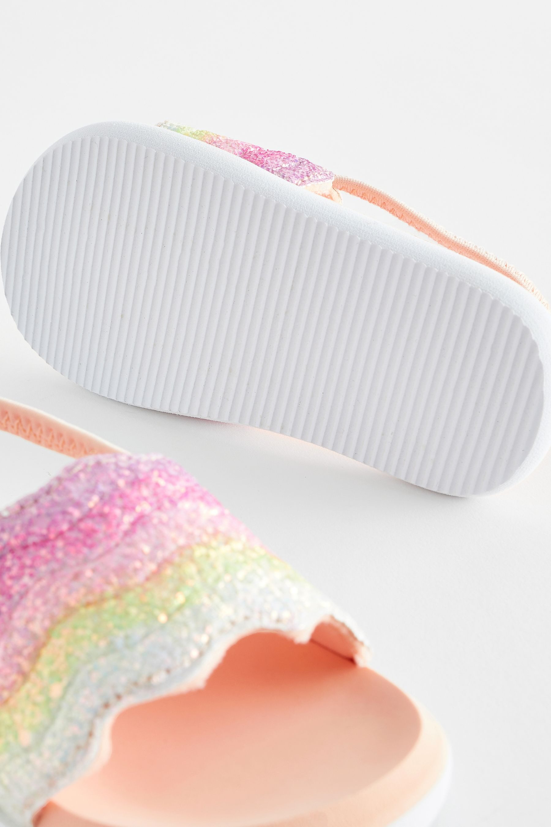 Next Slipper mit Regenbogenmotiv Pantolette (1-tlg)