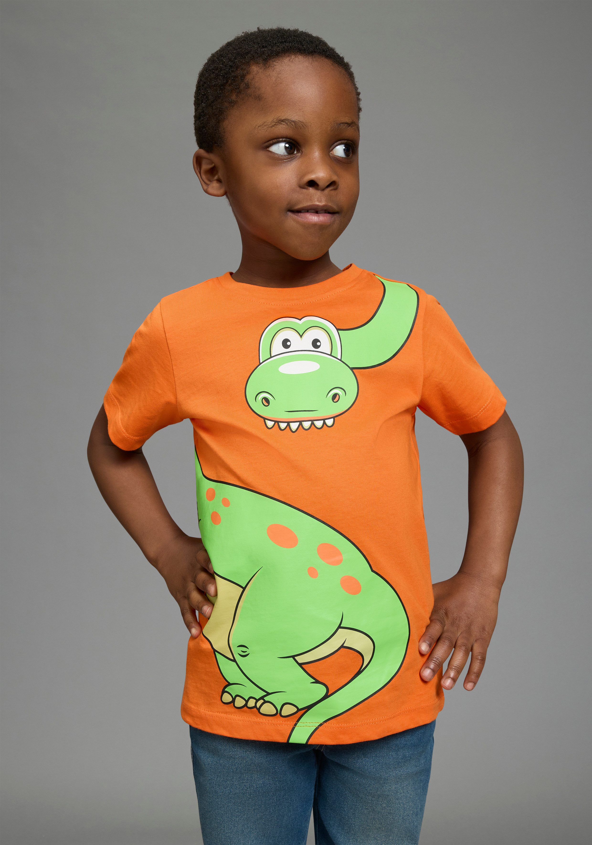 KIDSWORLD T-Shirt Mit großem Druck: GREEN DINO Kurzarm, Basic-Passform, bedruckt, Rundhalsausschnitt