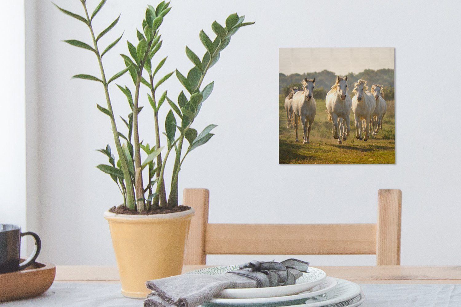 (1 Pferde, weiße OneMillionCanvasses® Leinwand Wohnzimmer Galoppierende für Schlafzimmer Bilder St), Leinwandbild