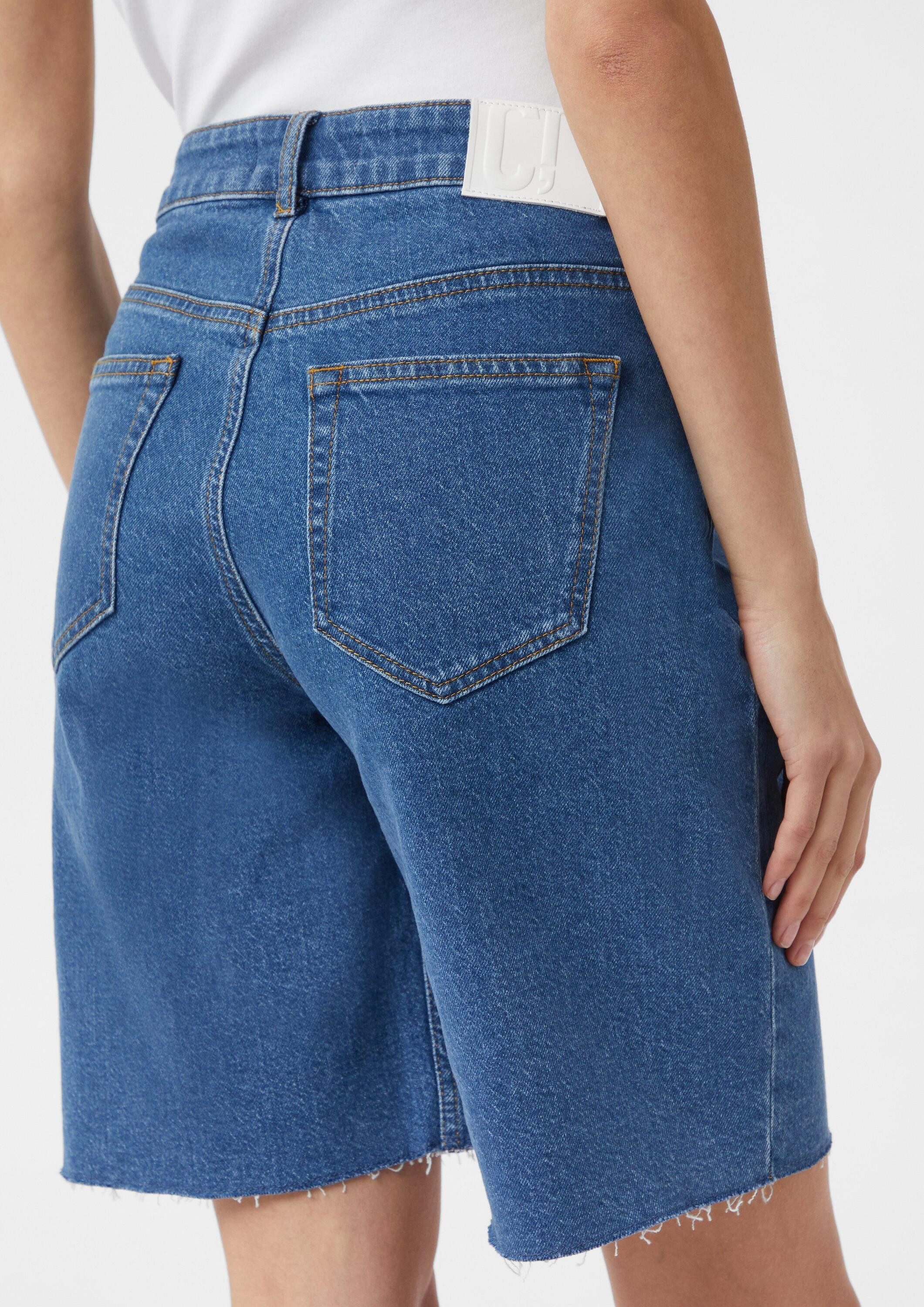 comma Jeansshorts Jeans-Hose Bermuda-Jeans mit High Rise und offenem Saum