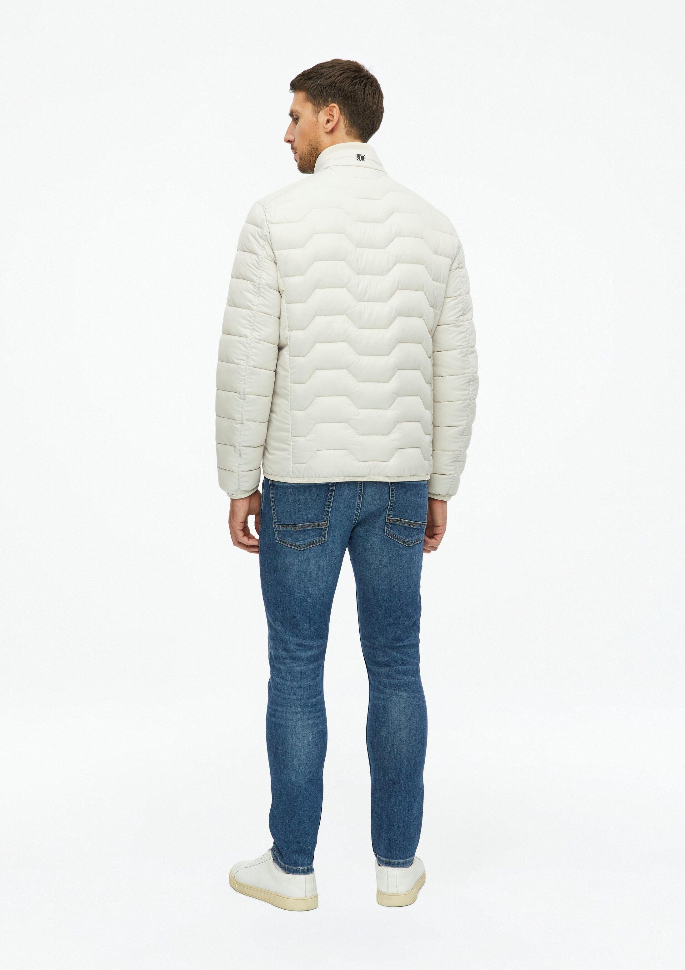 s.Oliver Funktionsjacke Outdoor-Jacke Leichte Steppjacke mit Kontrast-Details und Stehkragen – Bild 3 von 5