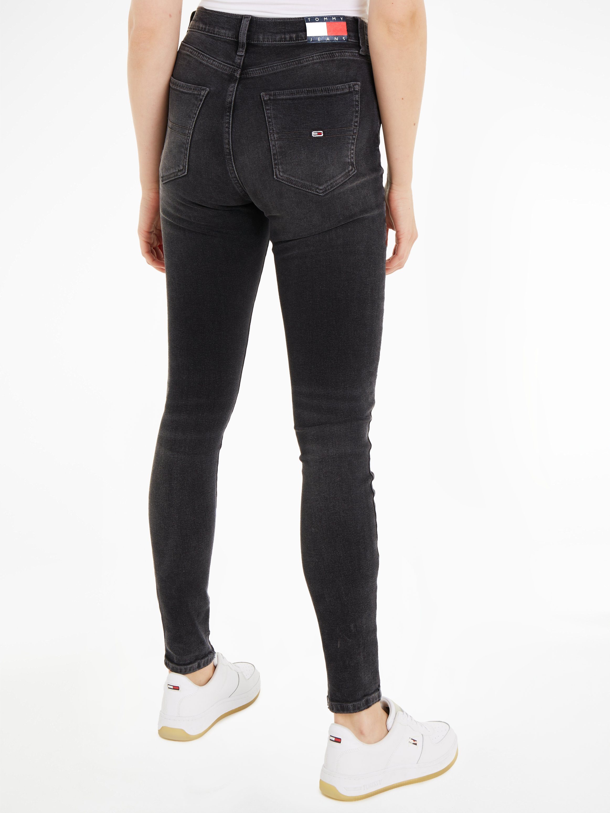 Tommy Jeans Skinny-fit-Jeans Sylvia mit Markenlabel Jeans Tommy Badge & black32
