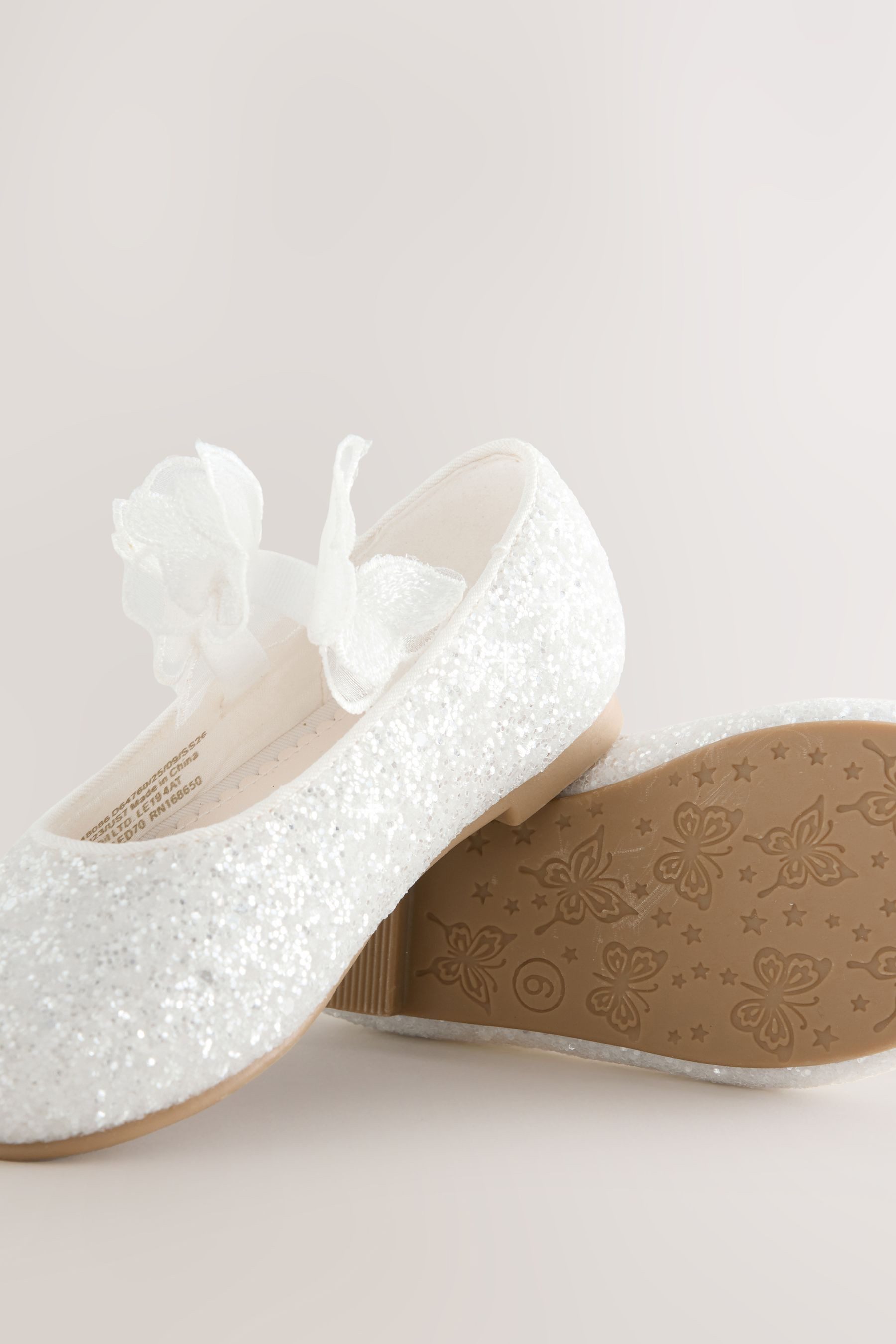Next Glitzerschuh mit Riemen und Schmetterlingsdetail Ballerina (1-tlg)