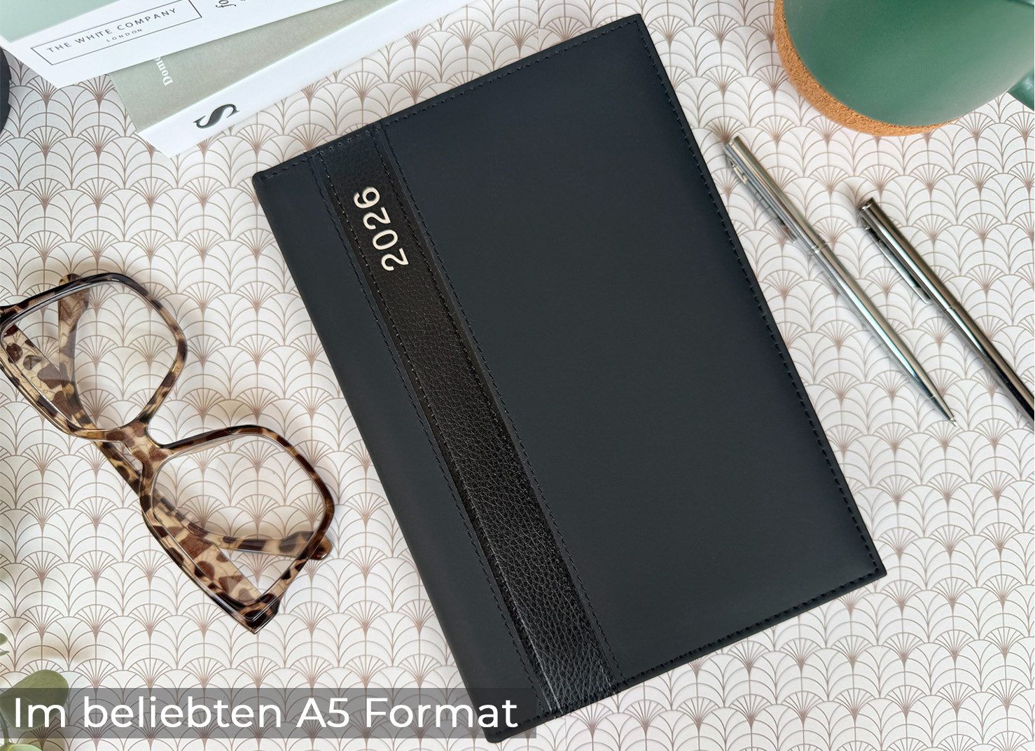 Kamber Office Buchkalender Buchkalender 2026 A5 Lederoptik glatt Chefplaner, Terminplaner 2026 DIN A5, Chefplaner 2026 Kalender mit Jahresübersicht