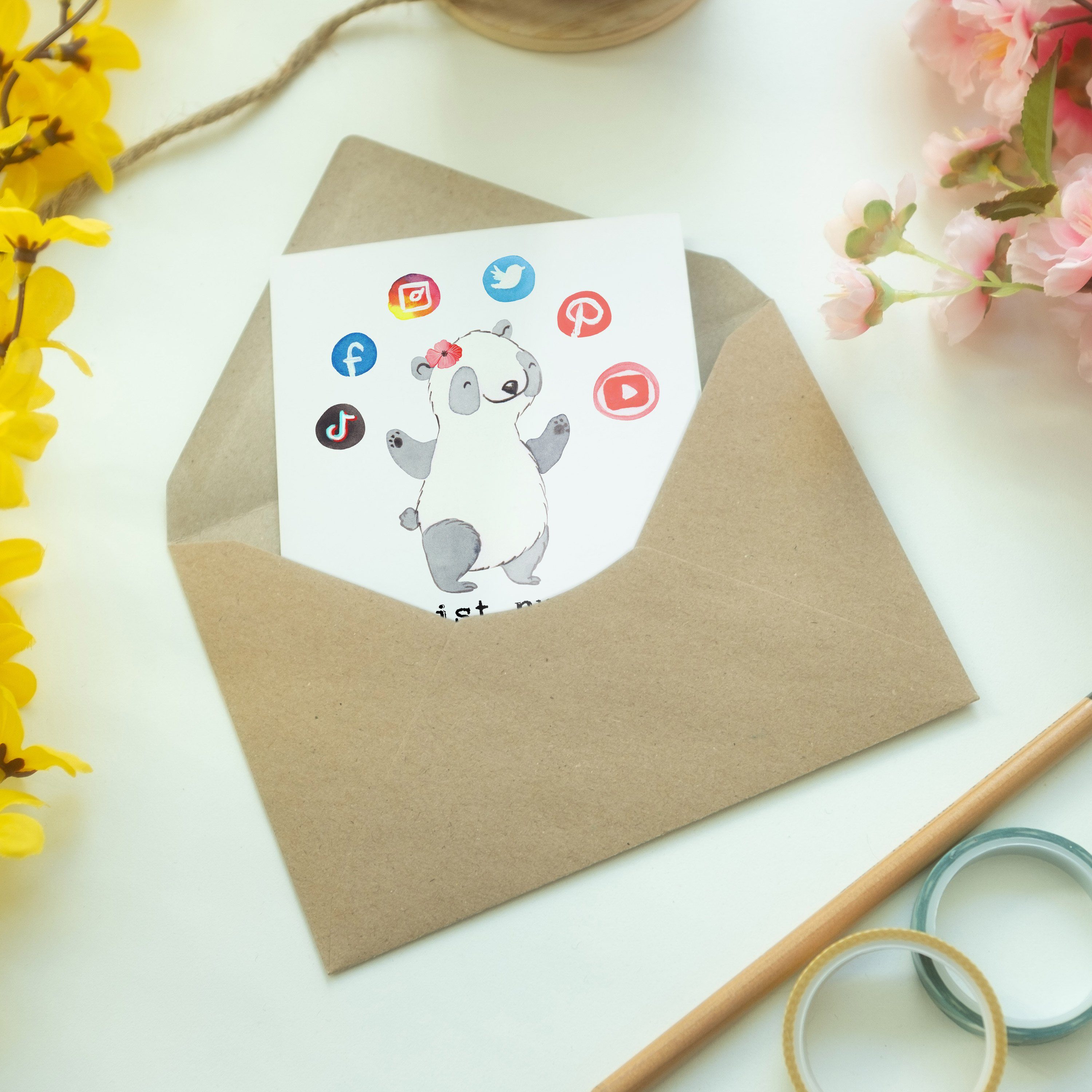Mr. & Mrs. Panda Grußkarte Social Media Managerin mit Herz - Weiß - Geschenk, Hochzeitskarte, Ei