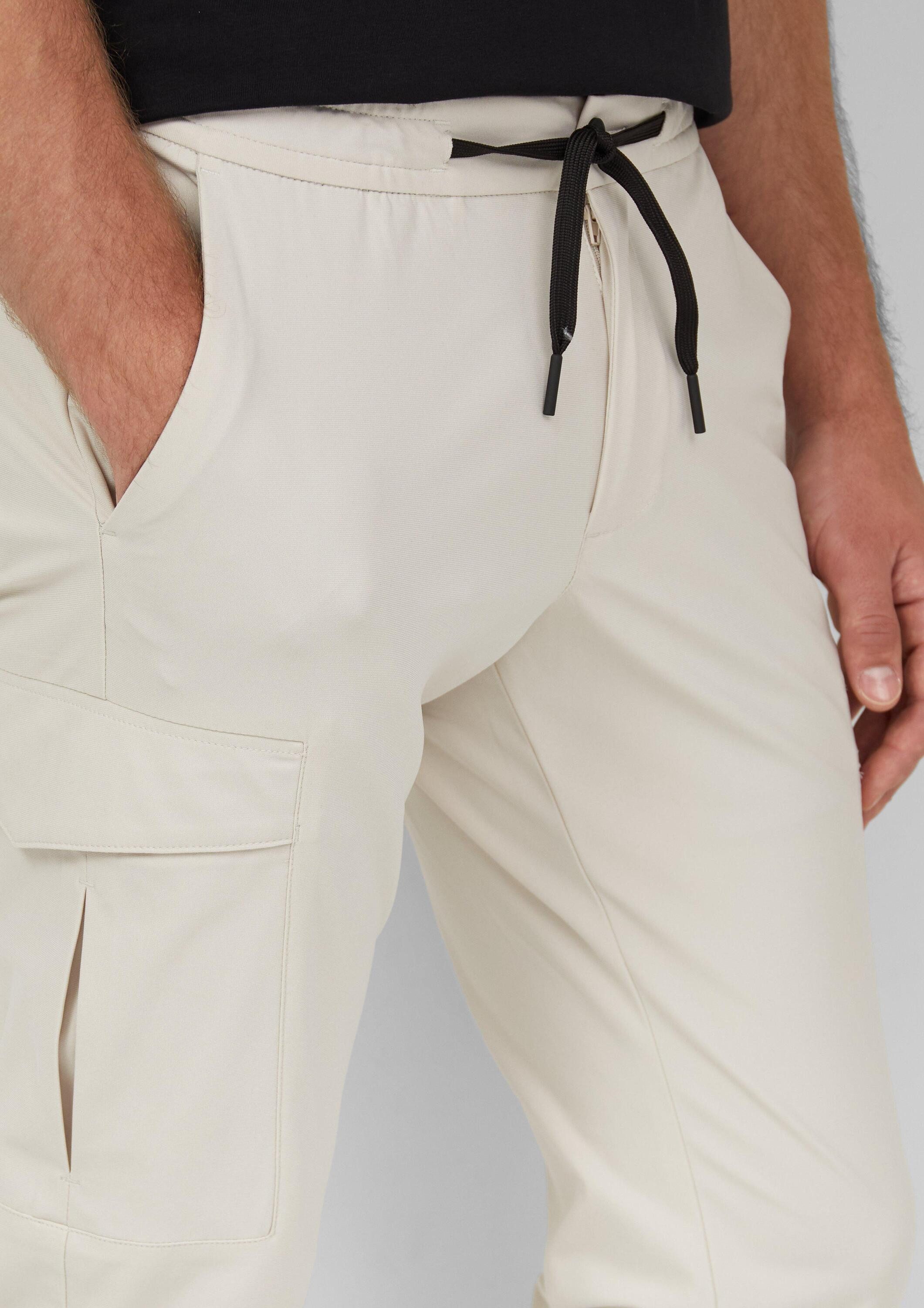 s.Oliver Chinos Hose Sportive Jogpants mit Cargo-Taschen aus elastischem Jersey