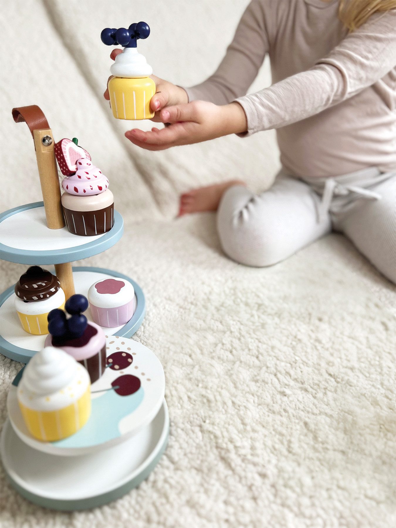 Small Foot Kaufladensortiment Cupcake Etagere „tasty“ günstig online kaufen