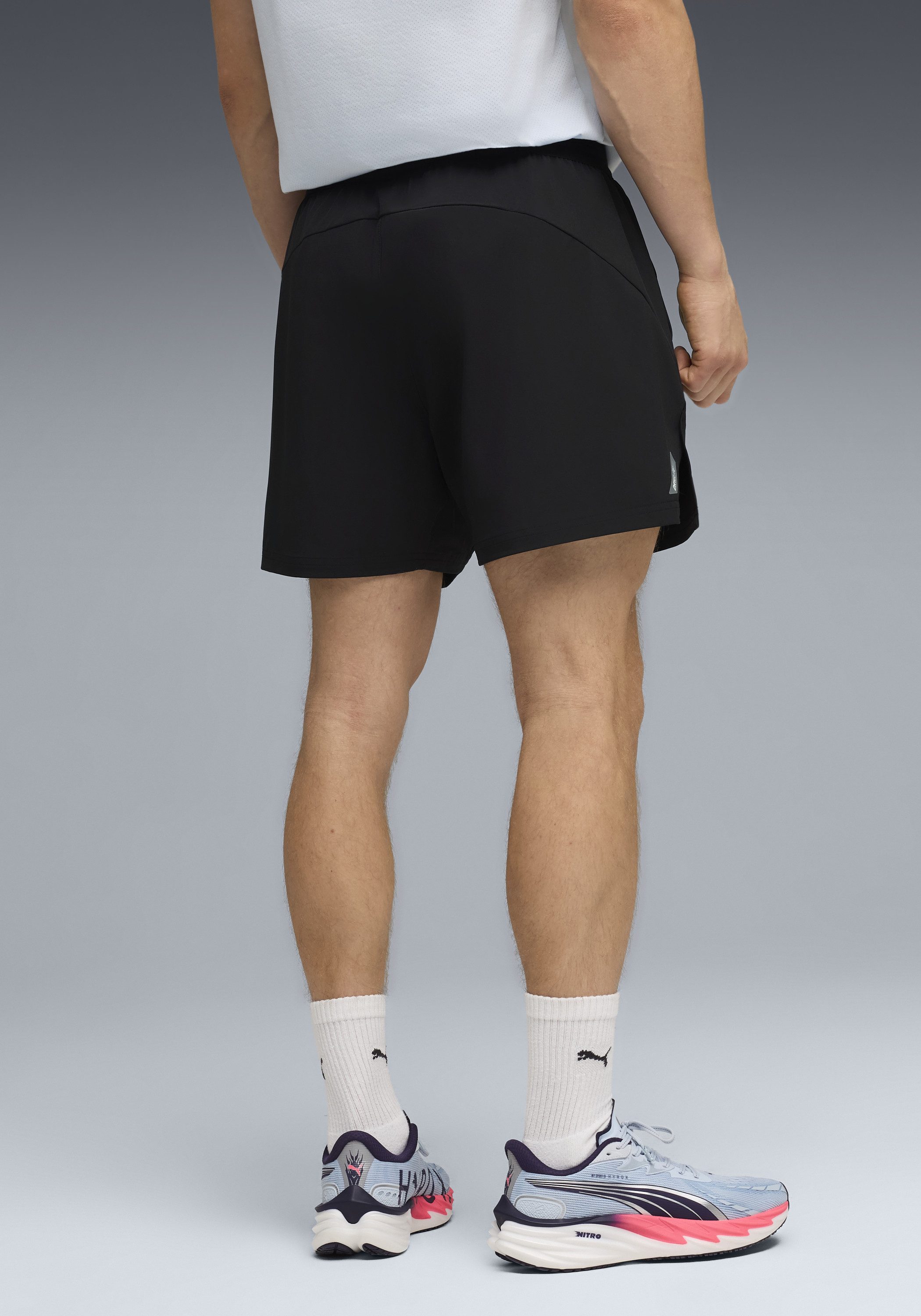 PUMA Trainingsshorts M X HYROX DRYELITE 5" SHORT elastisches Material, Slim Fit Passform, sportlicher Stil