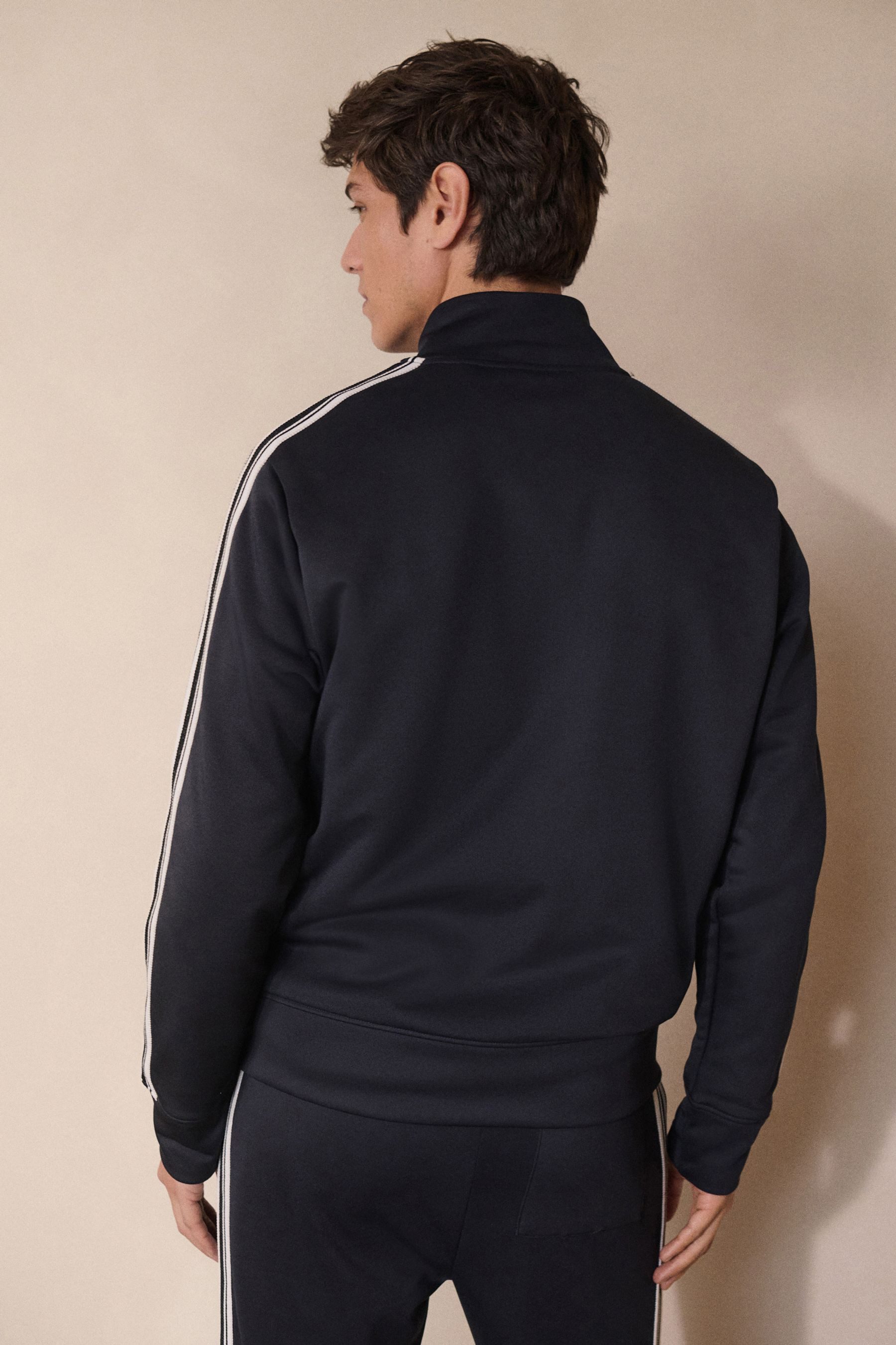 Next Trainingsjacke Kapuzenjacke mit Seitenstreifen und Reißverschluss (1-S günstig online kaufen