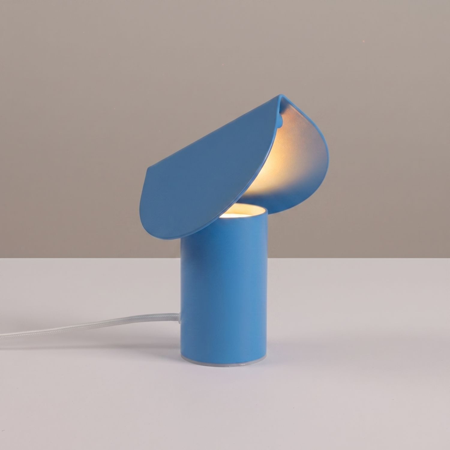 Licht-Erlebnisse Nachttischlampe GERAU, LED fest integriert, Warmweiß, LED Aluminium 15 cm Azurblau 3000 K 755 lm Modern