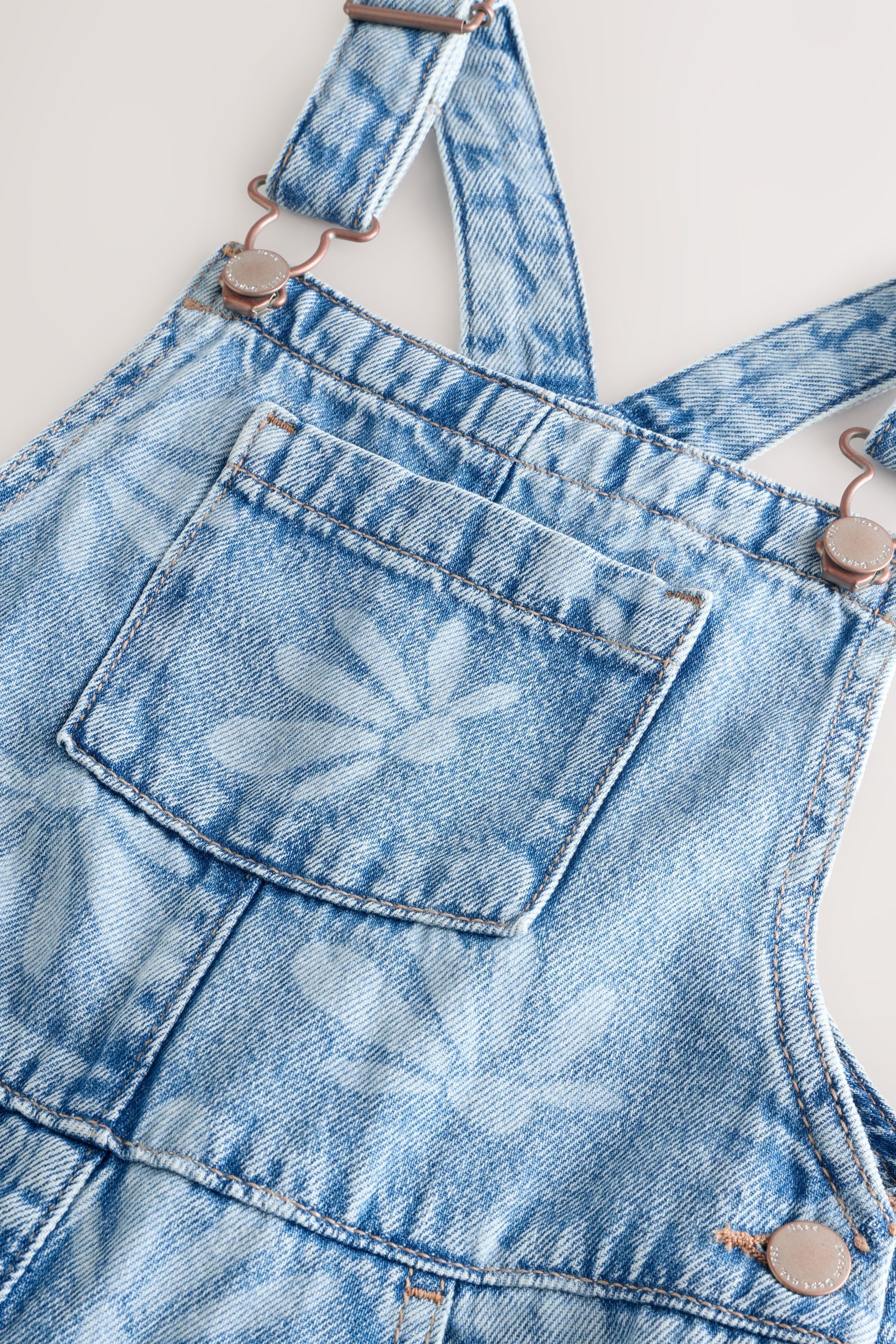 Next Latzhose Latzhose mit Gänseblümchen-Print (1-tlg)