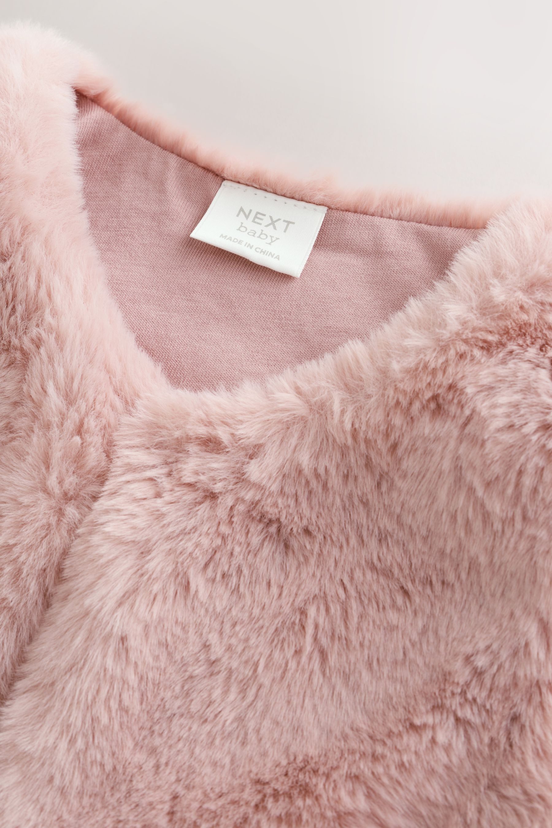 Next Fellimitatjacke Babyweste aus Kunstfell (1-St) – Bild 4 von 5