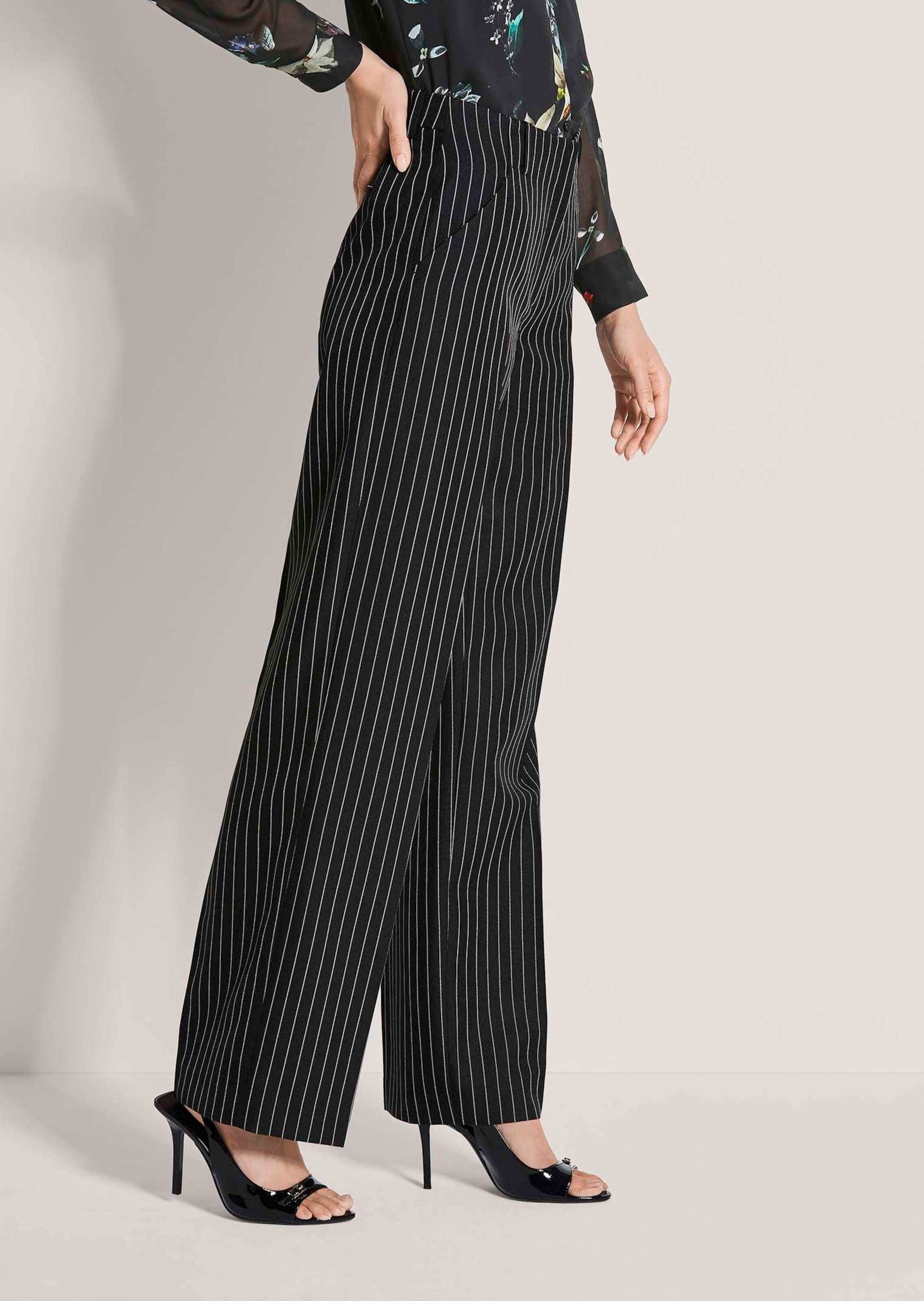 MADELEINE Stoffhose Bügelfaltenhose mit Nadelstreifen Stoffhose mit Gürtelschlaufen, Bügelfalten, Taschen und Knöchellänge