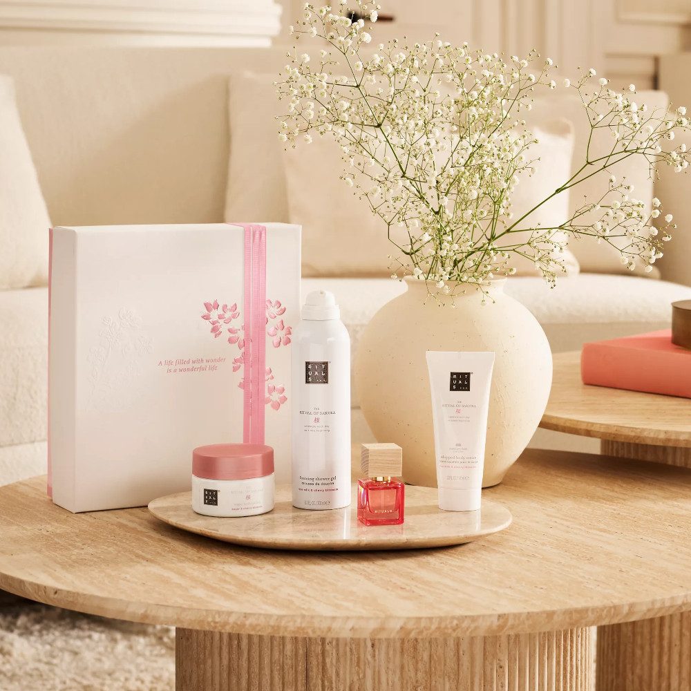 Rituals Pflege-Geschenkset Rituals Sakura Geschenkset M – 4-teilig mit Kirschblüte & Pflege, 4-tlg., Sanft blumiges Sakura Set mit Kirschblüte & Reismilch