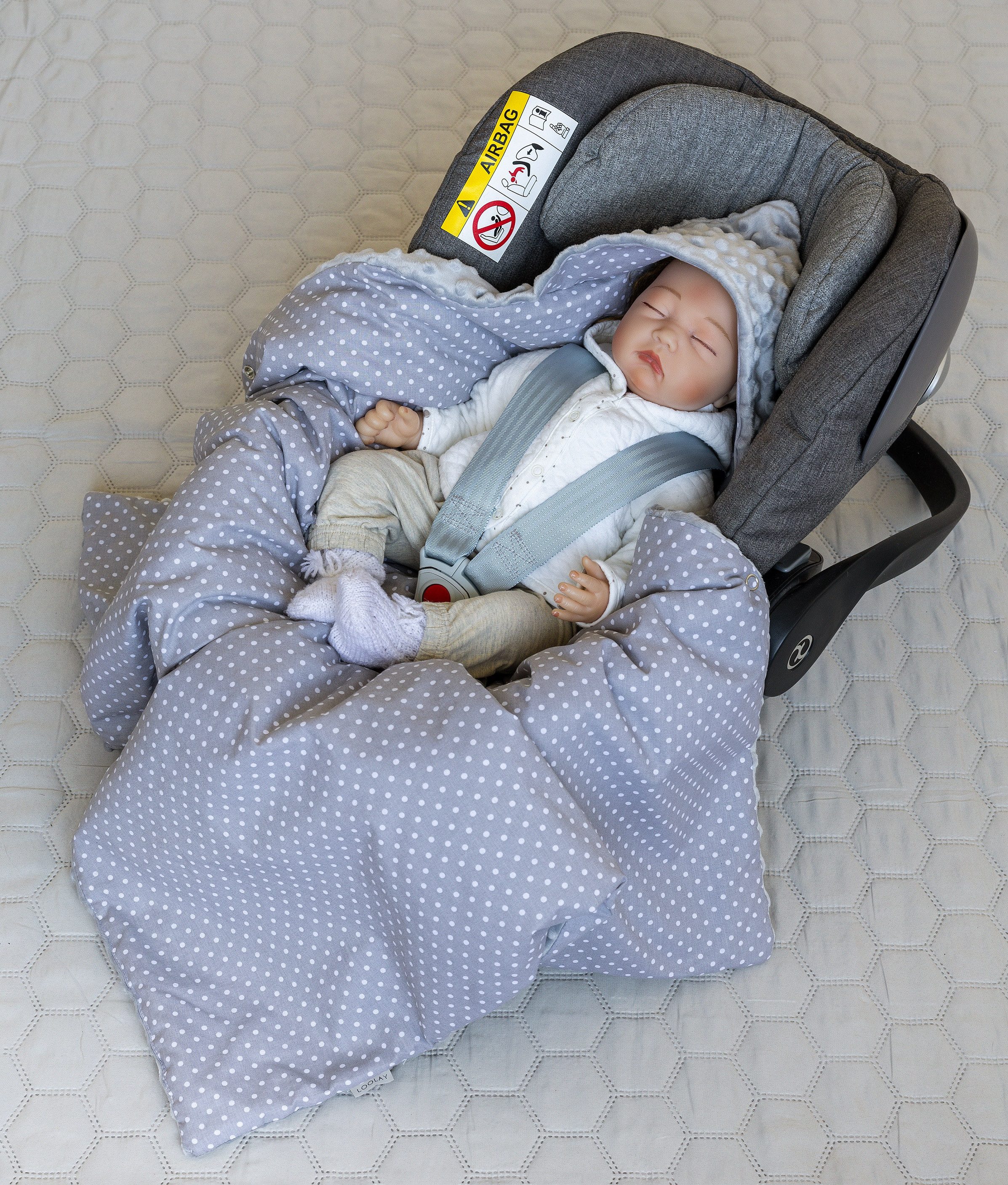 Loolay Babytrage GRAU Einschlagdecke für Kinder Autositz und Babyschale Babytrage (90 x90 cm MINKY/ Baumwolle Kuscheldecke Kinderwagendecke Babydecke, Neugeborene Babyausstattung PREMIUM Babyshower Geschenk), LOOLAY® - 100% Europäische Stoffe und Kleinserien-Nähen!