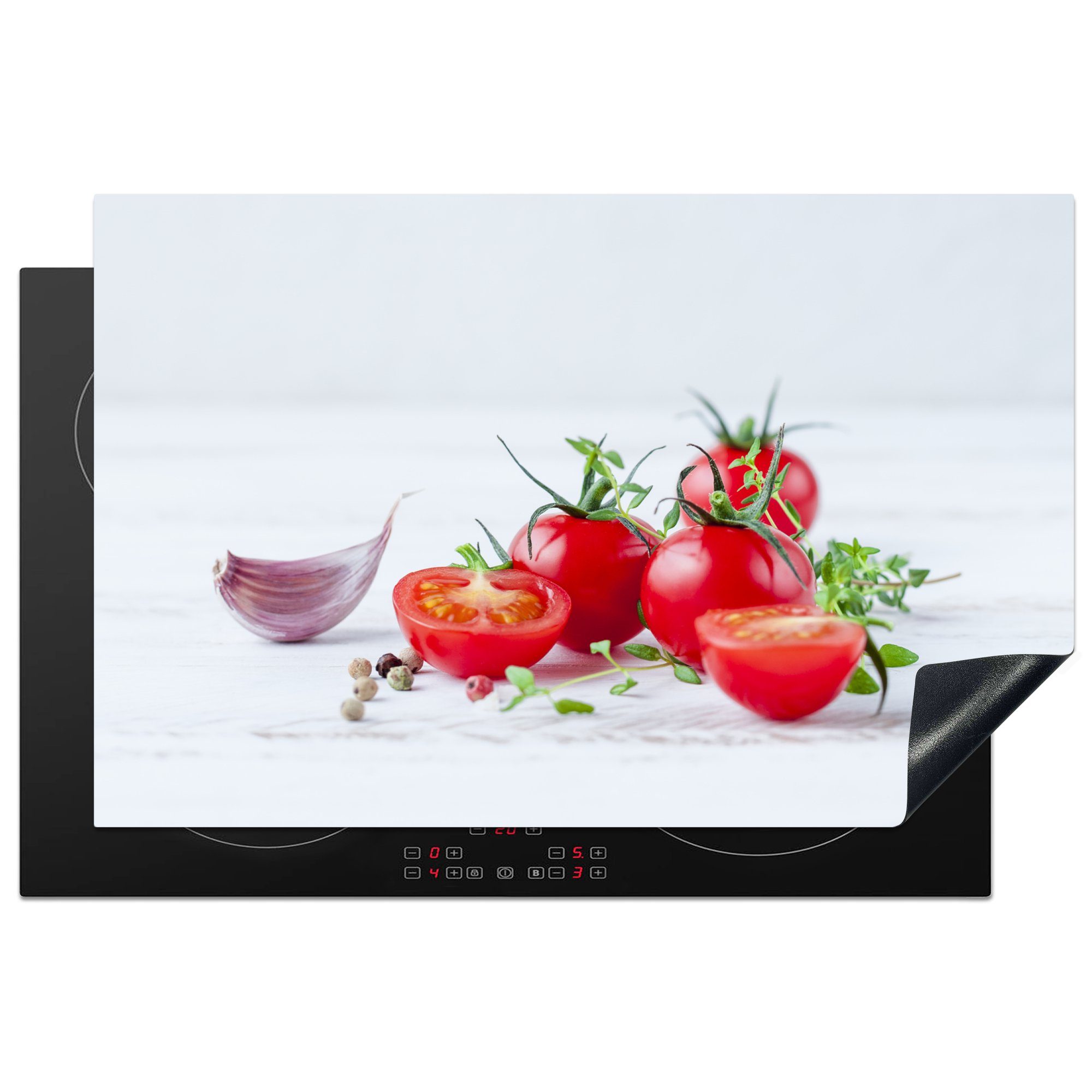 MuchoWow Herdblende-/Abdeckplatte Tomaten auf einem weißen hölzernen Hintergrund, Vinyl, (1 tlg), 81x52 cm, Induktionskochfeld Schutz für die küche, Ceranfeldabdeckung