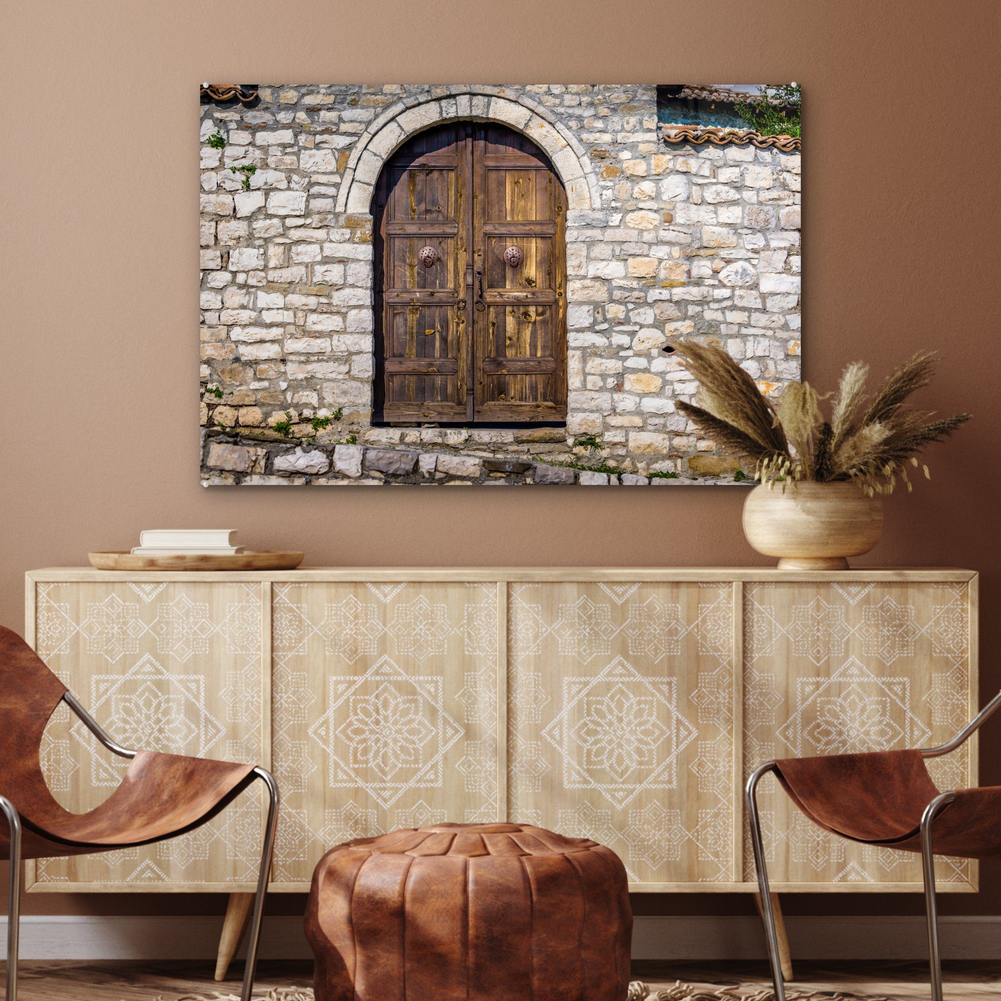 MuchoWow Acrylglasbild St), Schlafzimmer Holztür Steinmauer, an & (1 Wohnzimmer einer Acrylglasbilder