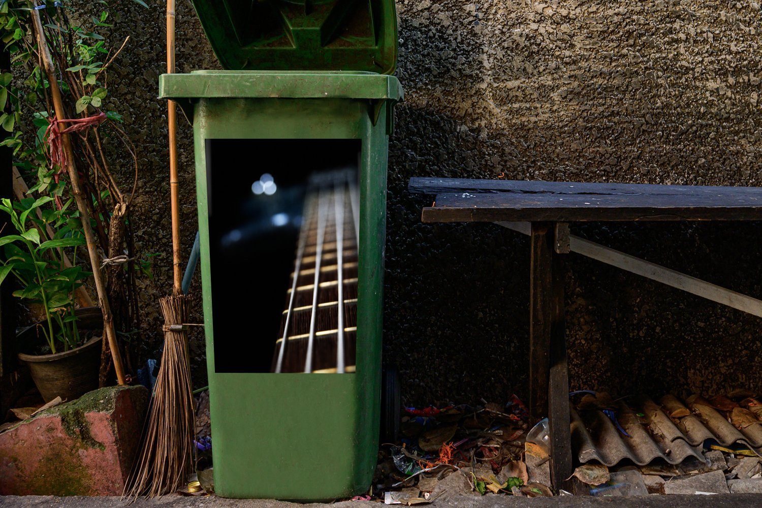 MuchoWow Wandsticker einer St), Abfalbehälter Die vor Container, Saiten Hintergrund Sticker, einem Bassgitarre Mülleimer-aufkleber, Mülltonne, (1 schwarzen