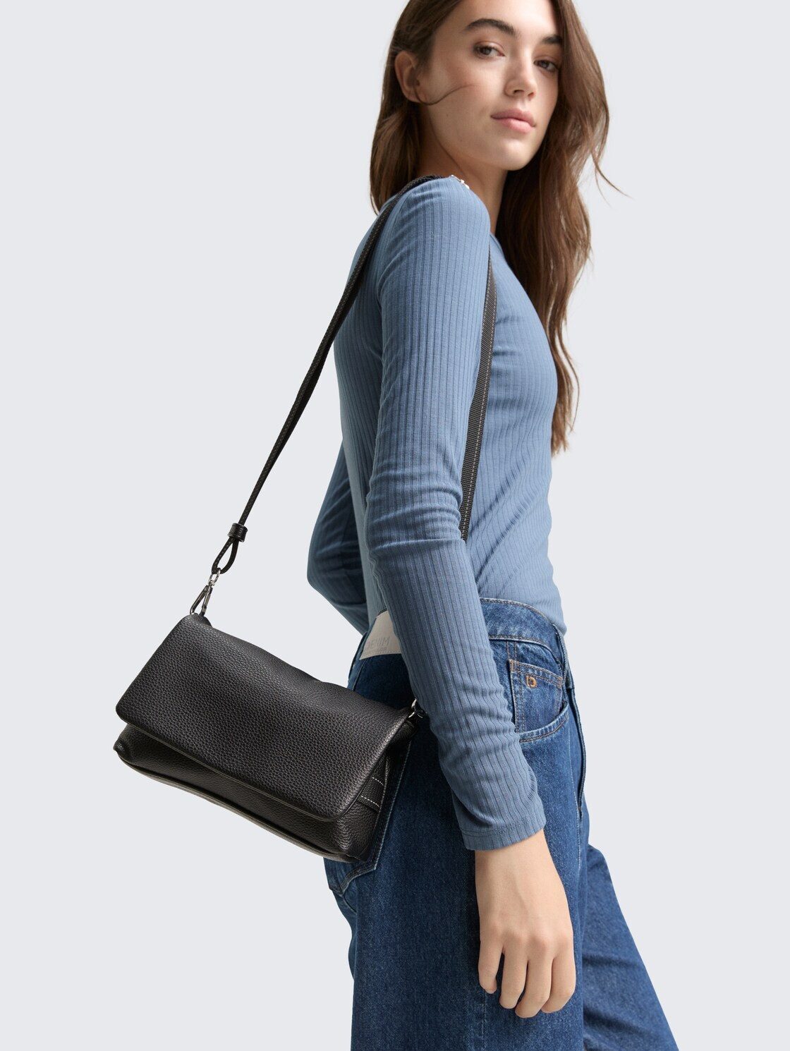 TOM TAILOR Denim Umhängetasche Bags, TTMARLOW M Umhängetasche mit Logo-Detail