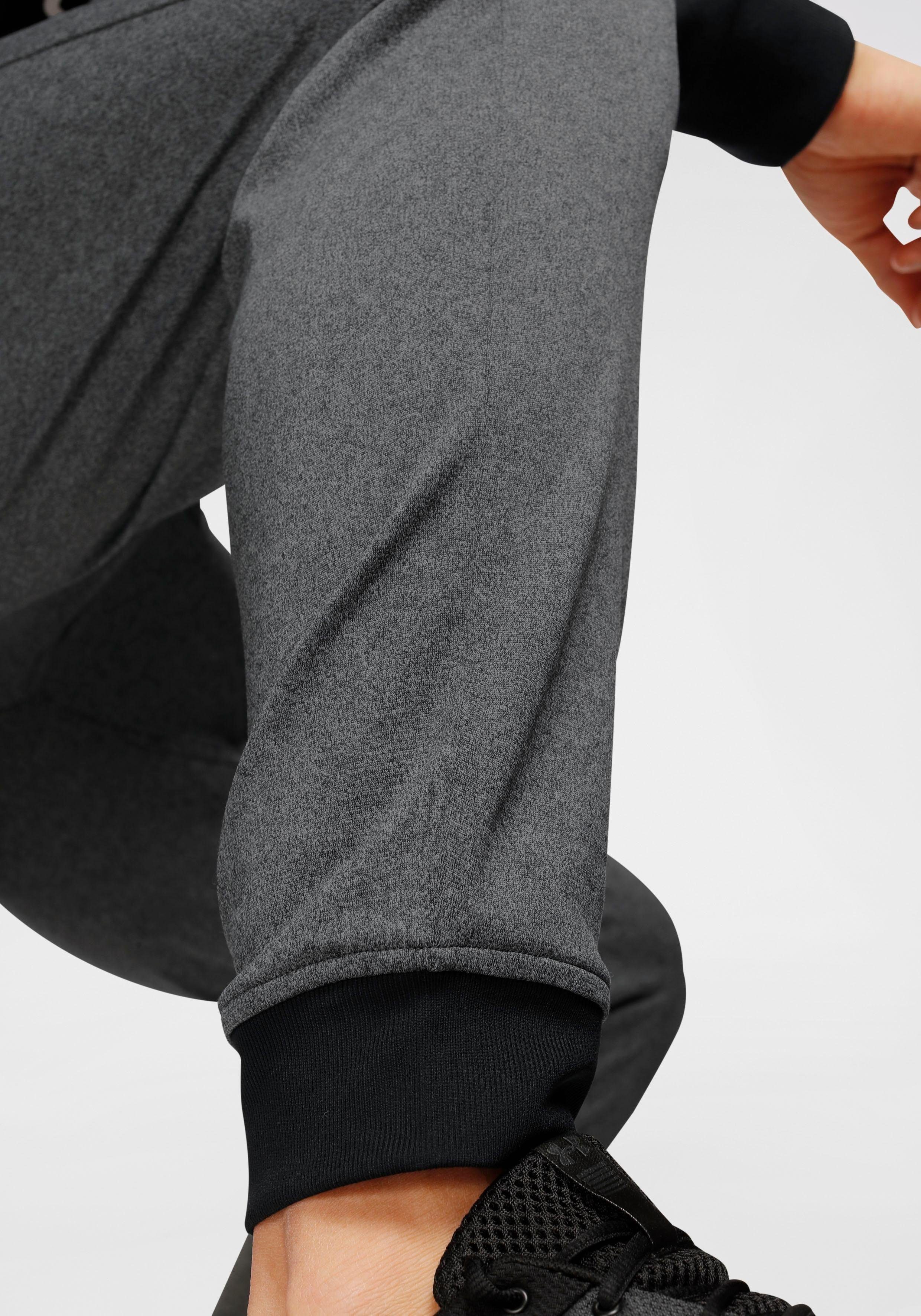Under Armour® Jogginghose SPORTSTYLE TRICOT JOGGER für vielseitige Aktivitäten, leichtes Material, elastischer Bund