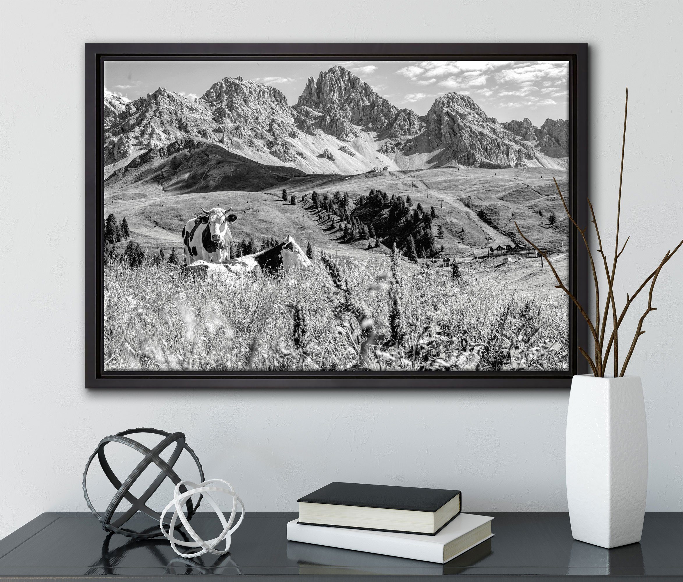 Pixxprint Leinwandbild Alpenszene mit Wiese, Schattenfugen-Bilderrahmen inkl. in einem Zackenaufhänger St), auf (1 grüner Wanddekoration Kühen fertig gefasst, Monochrome, Leinwandbild bespannt