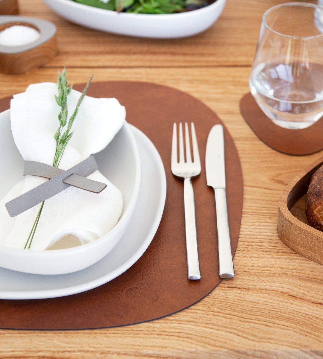 LIND DNA Platzset DOUBLE BULL Tischset Curve L cognac/black, Table Mat Curve L Double Bull Cognac/Black