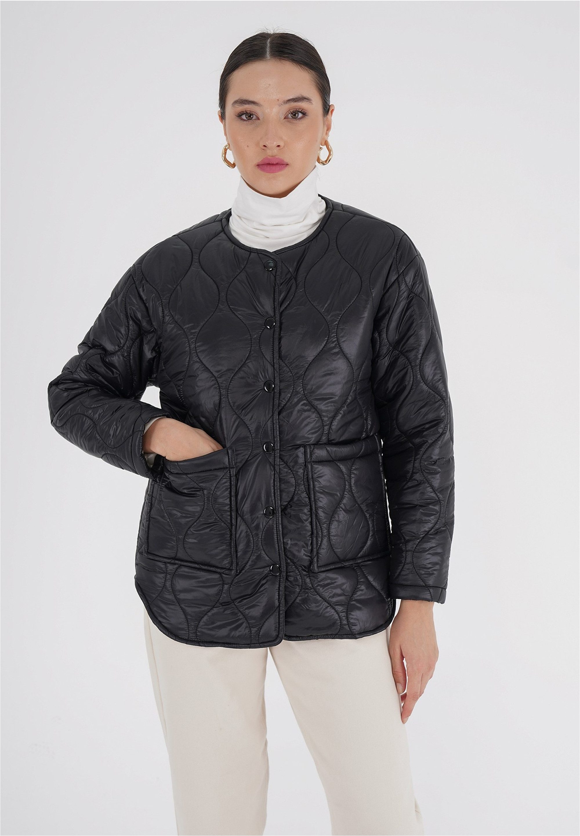 freshlions Steppjacke Amara (1-St) mit praktischen Druckknöpfen