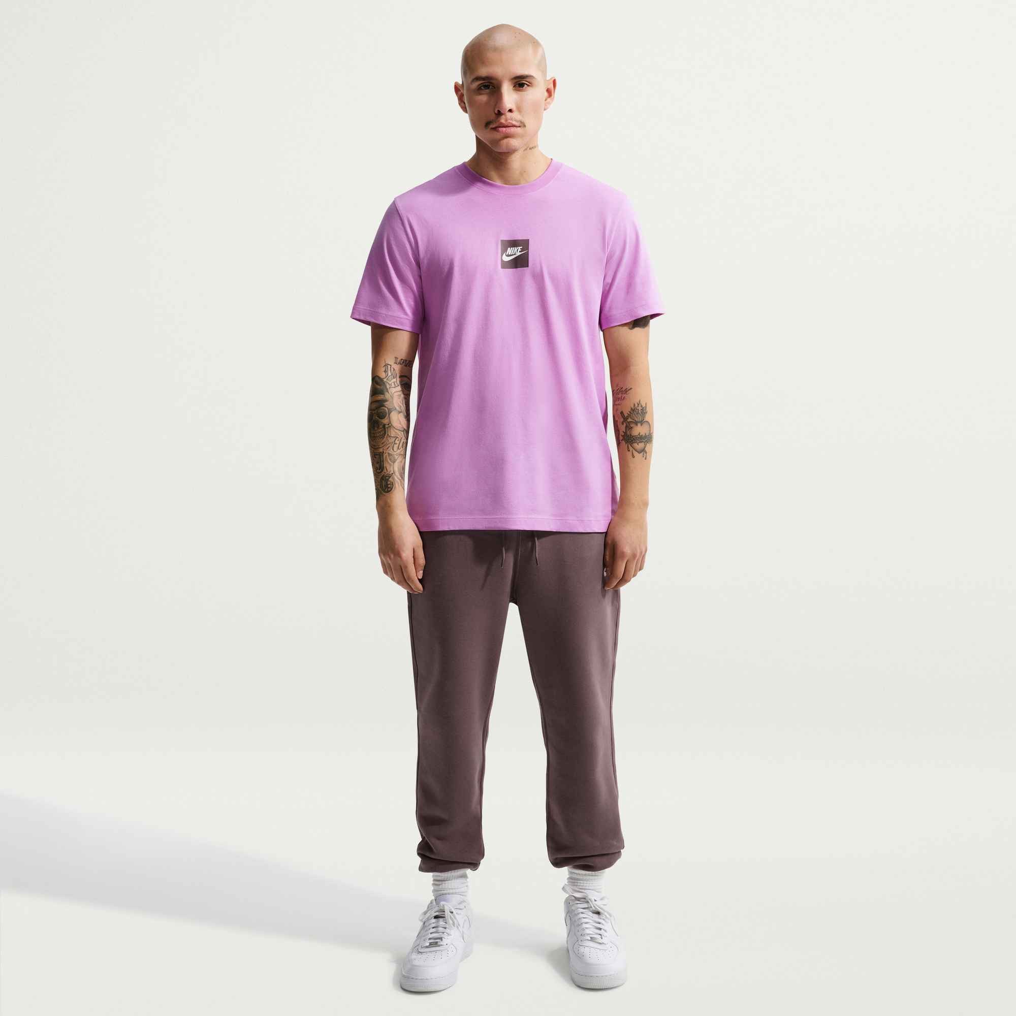 Nike T-Shirt U NSW TEE STD JDI mit sportlichem Rückenprint, hüftbedeckende Länge, Kurzarm, Rundhals